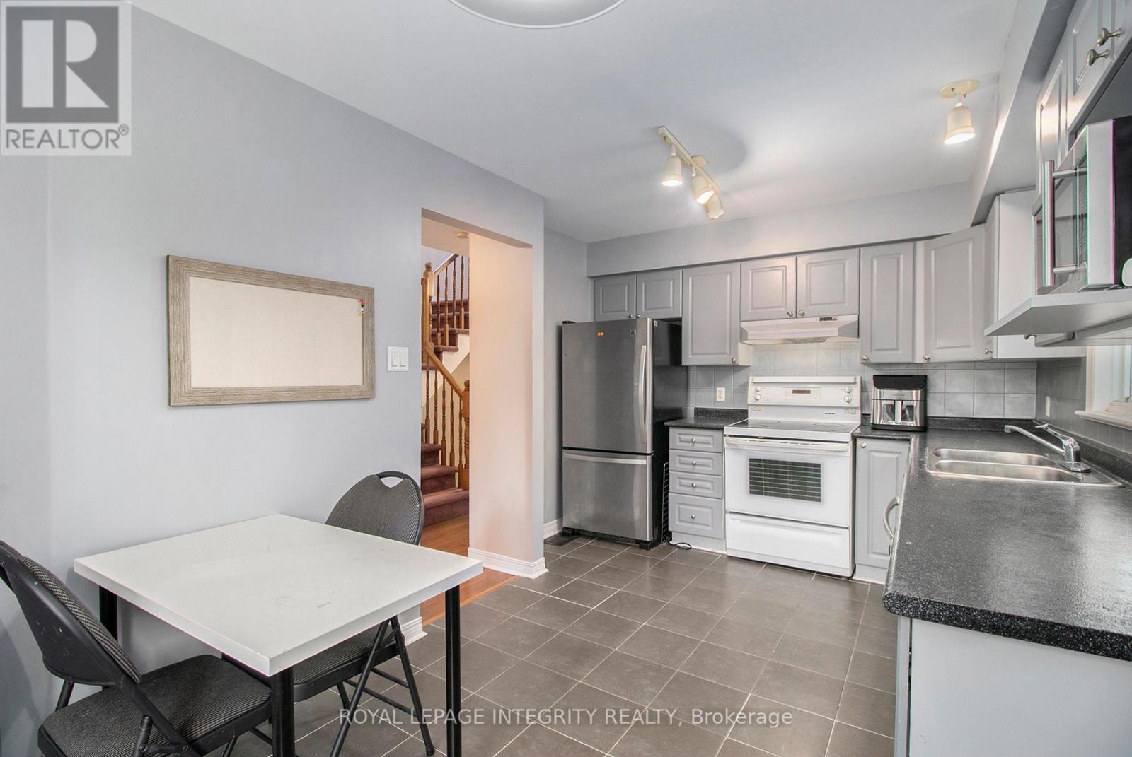 12 Cottingham Street, Ottawa, Ontario  K2G 6H7 - Photo 10 - X12840108