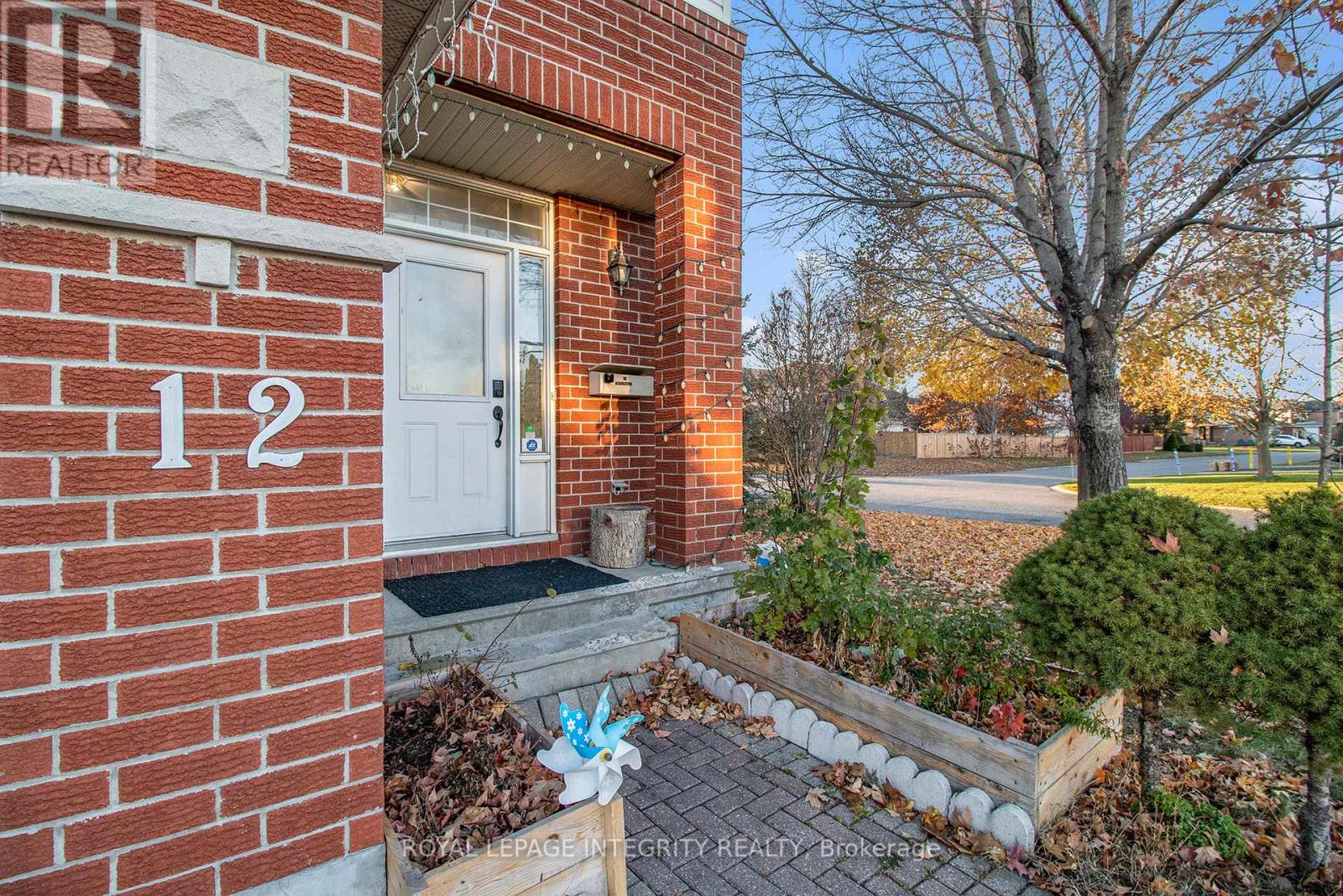 12 Cottingham Street, Ottawa, Ontario  K2G 6H7 - Photo 5 - X12840108
