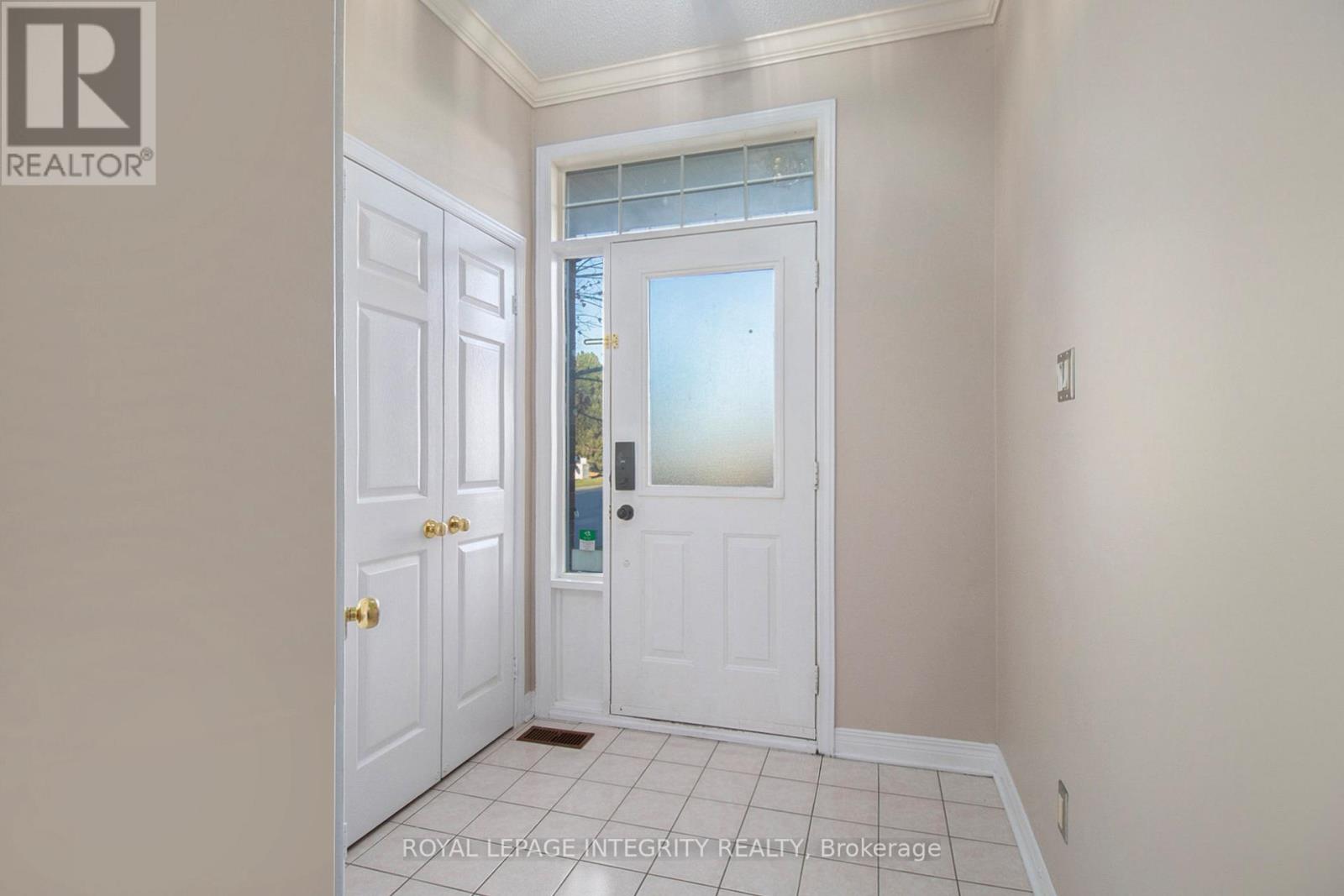 12 Cottingham Street, Ottawa, Ontario  K2G 6H7 - Photo 6 - X12840108