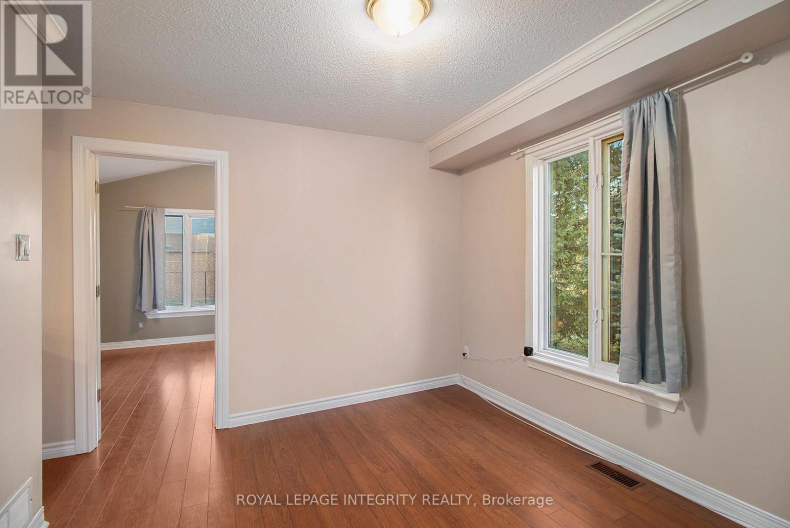 12 Cottingham Street, Ottawa, Ontario  K2G 6H7 - Photo 8 - X12840108