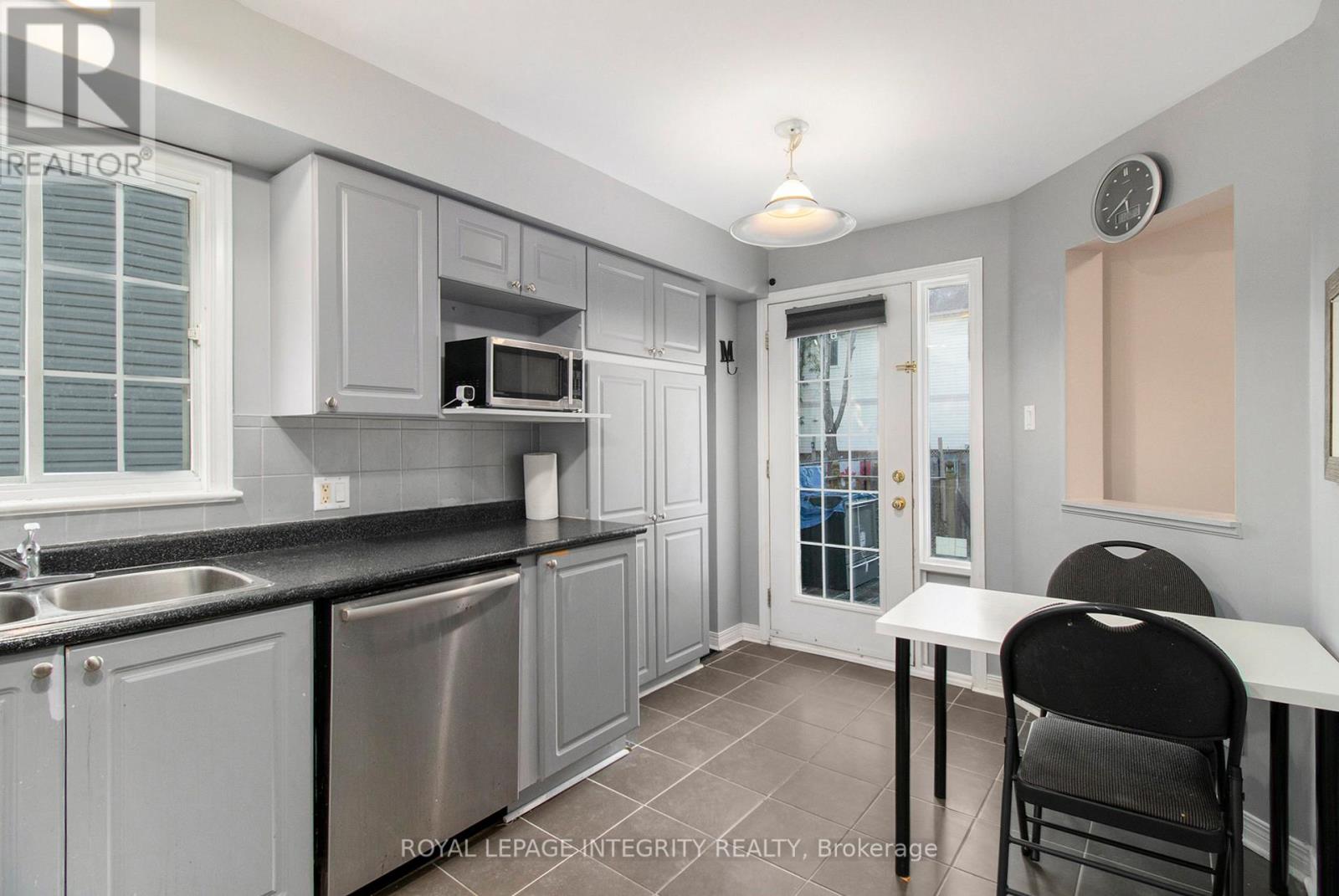 12 Cottingham Street, Ottawa, Ontario  K2G 6H7 - Photo 9 - X12840108