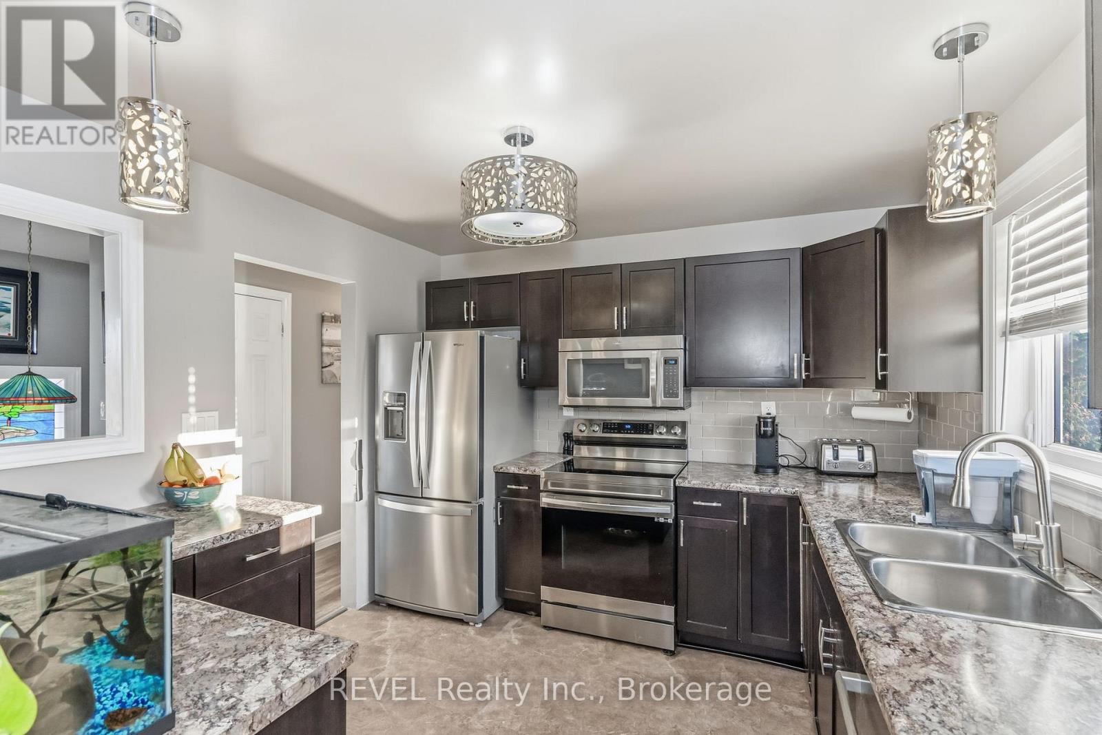 28 Park Street, Tay, Ontario  L0K 2A0 - Photo 7 - S12840052