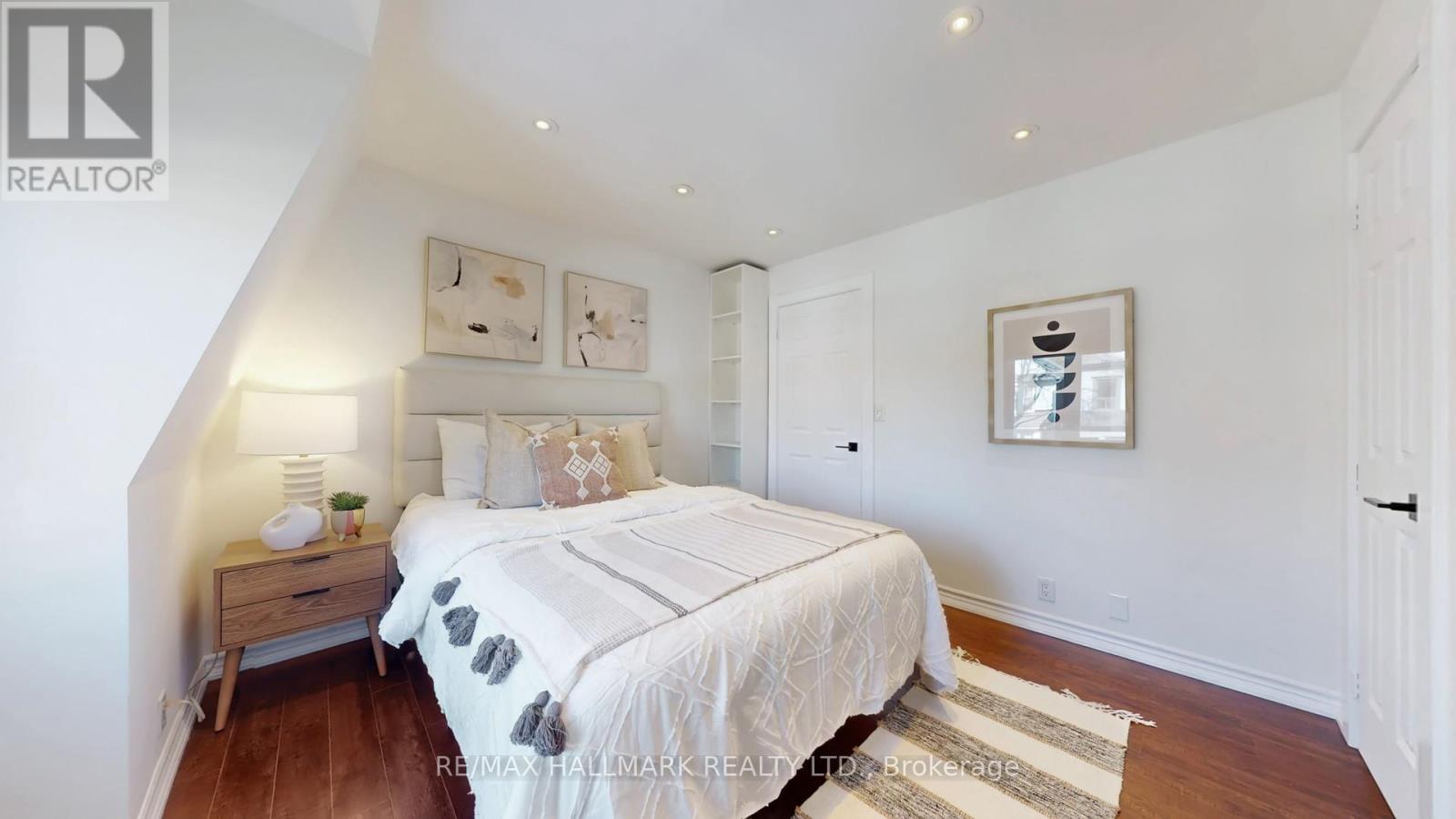 15a Myrtle Avenue, Toronto, Ontario  M4M 2A3 - Photo 16 - E12839324