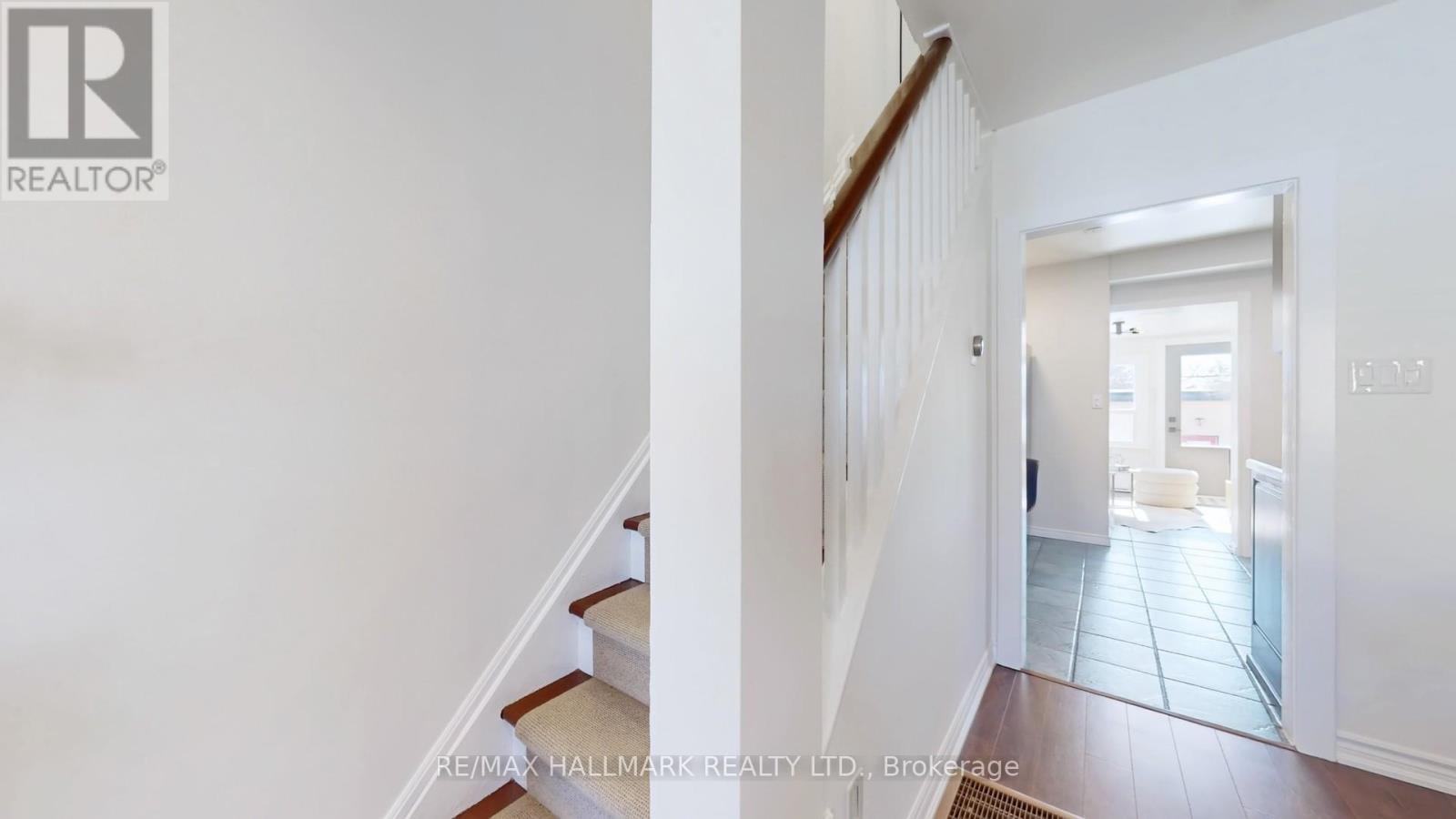 15a Myrtle Avenue, Toronto, Ontario  M4M 2A3 - Photo 13 - E12839324