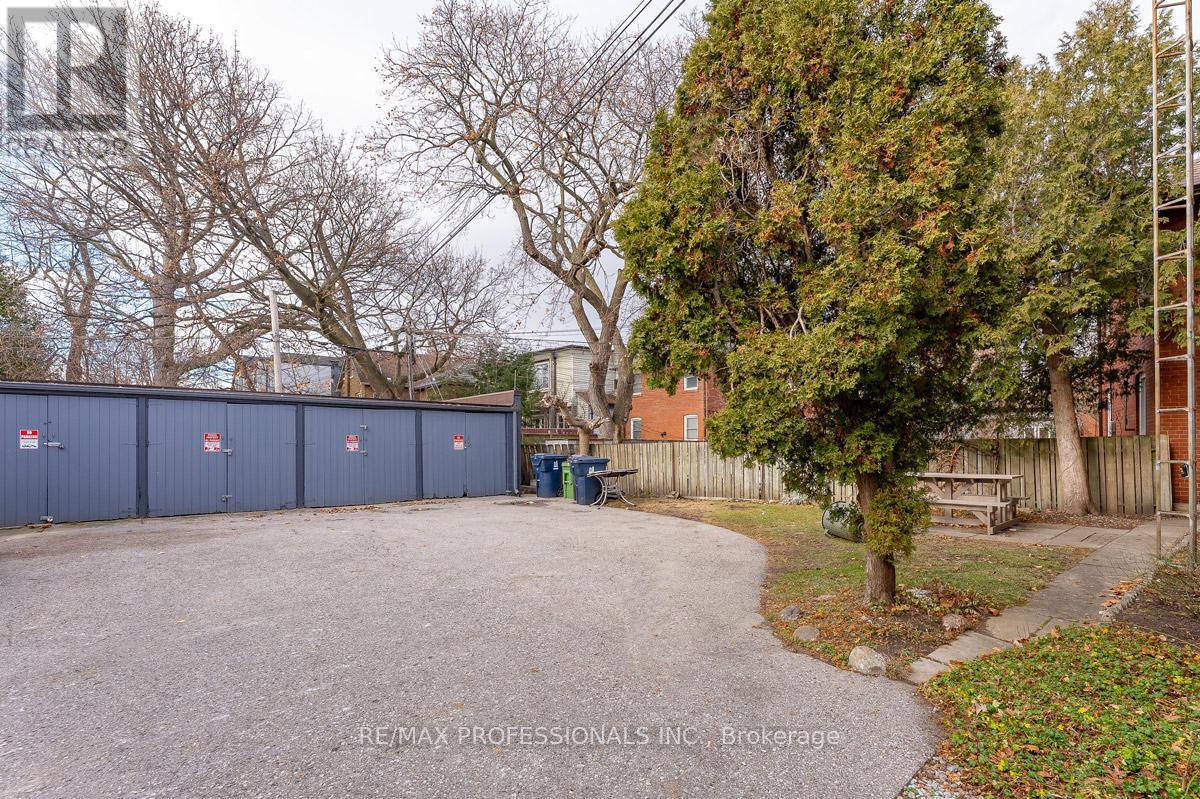 Upper - 308 Jane Street, Toronto, Ontario  M6S 3Z4 - Photo 28 - W12717204