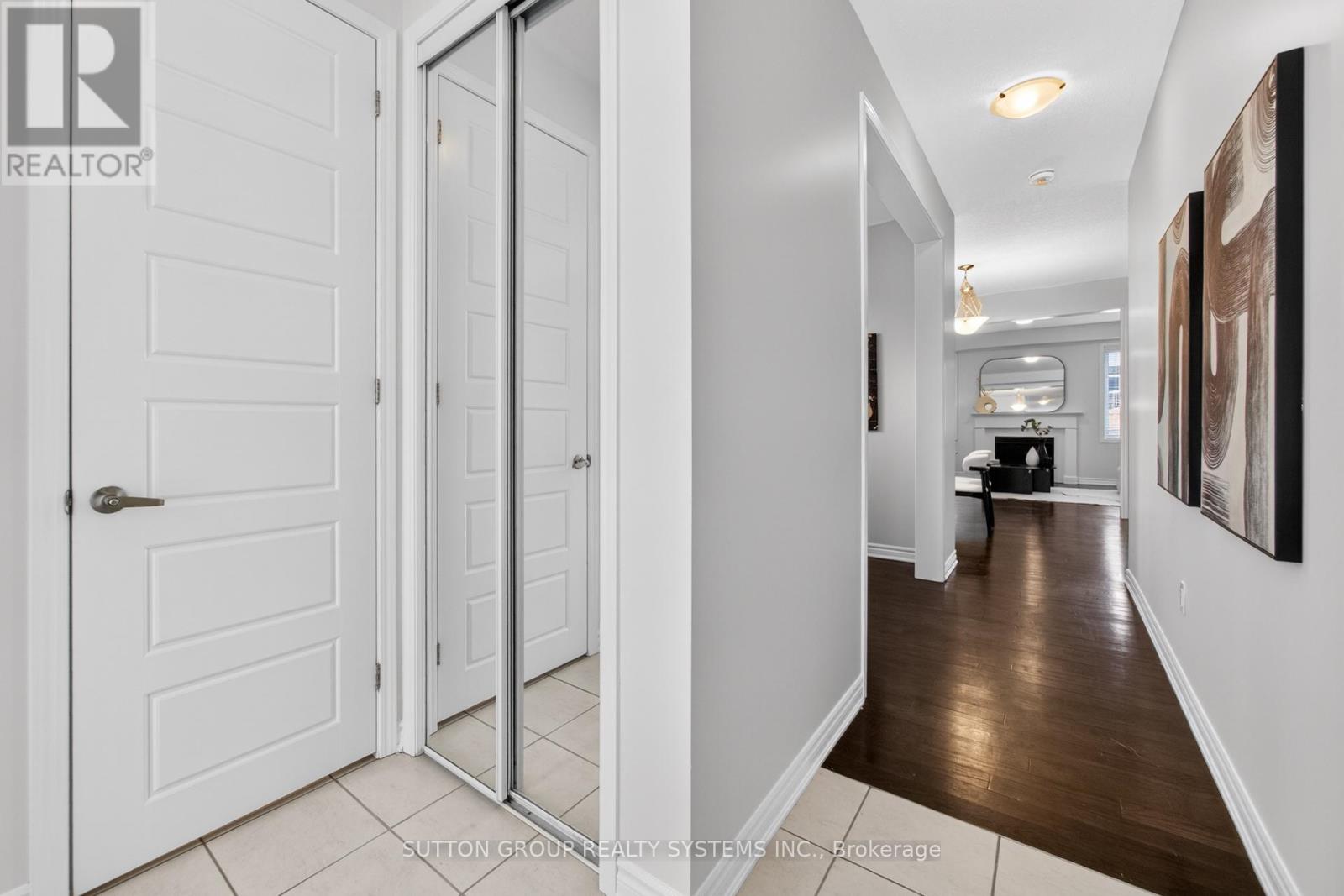 693 Doon South Drive, Kitchener, Ontario  N2P 0H5 - Photo 5 - X12785866