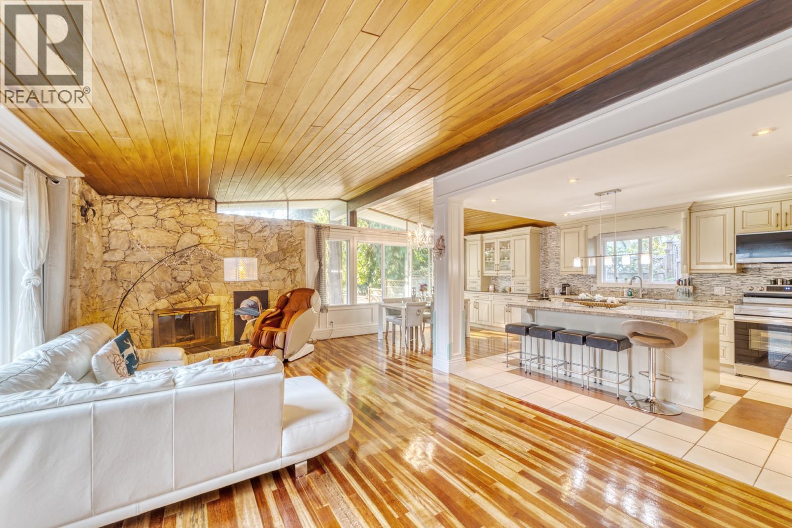 990 KINSAC STREET, Coquitlam, British Columbia