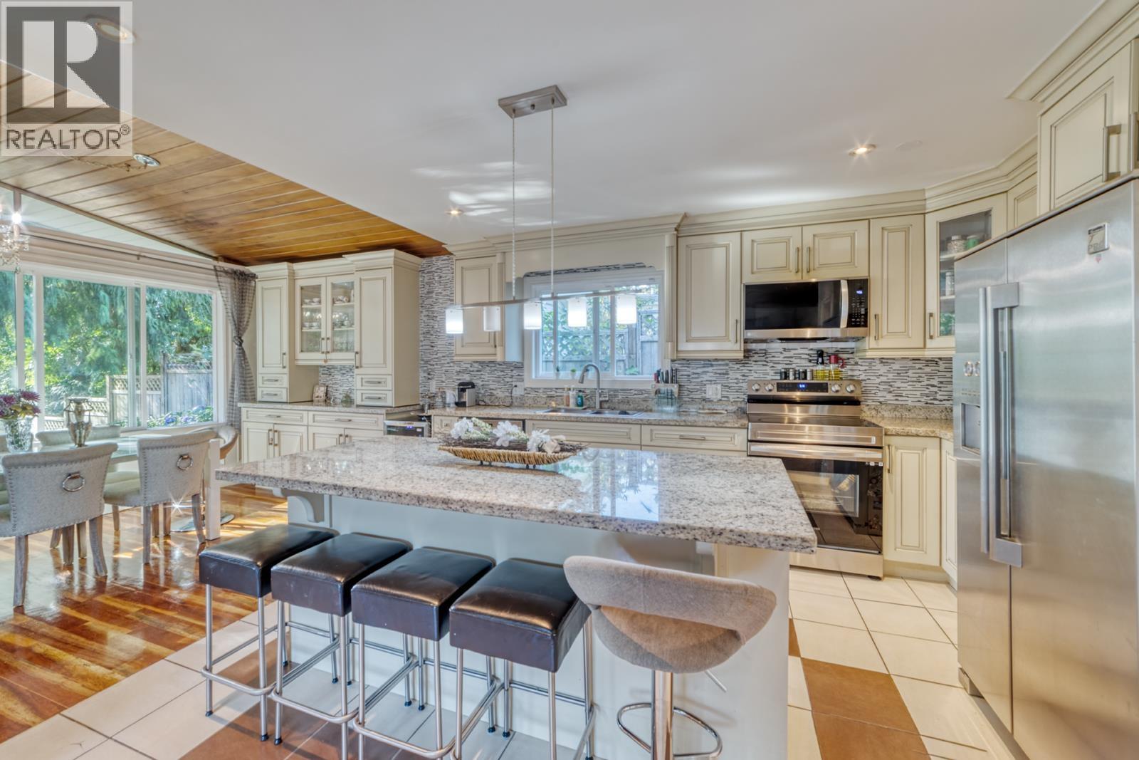 990 Kinsac Street, Coquitlam, British Columbia  V3J 4V1 - Photo 3 - R3095340