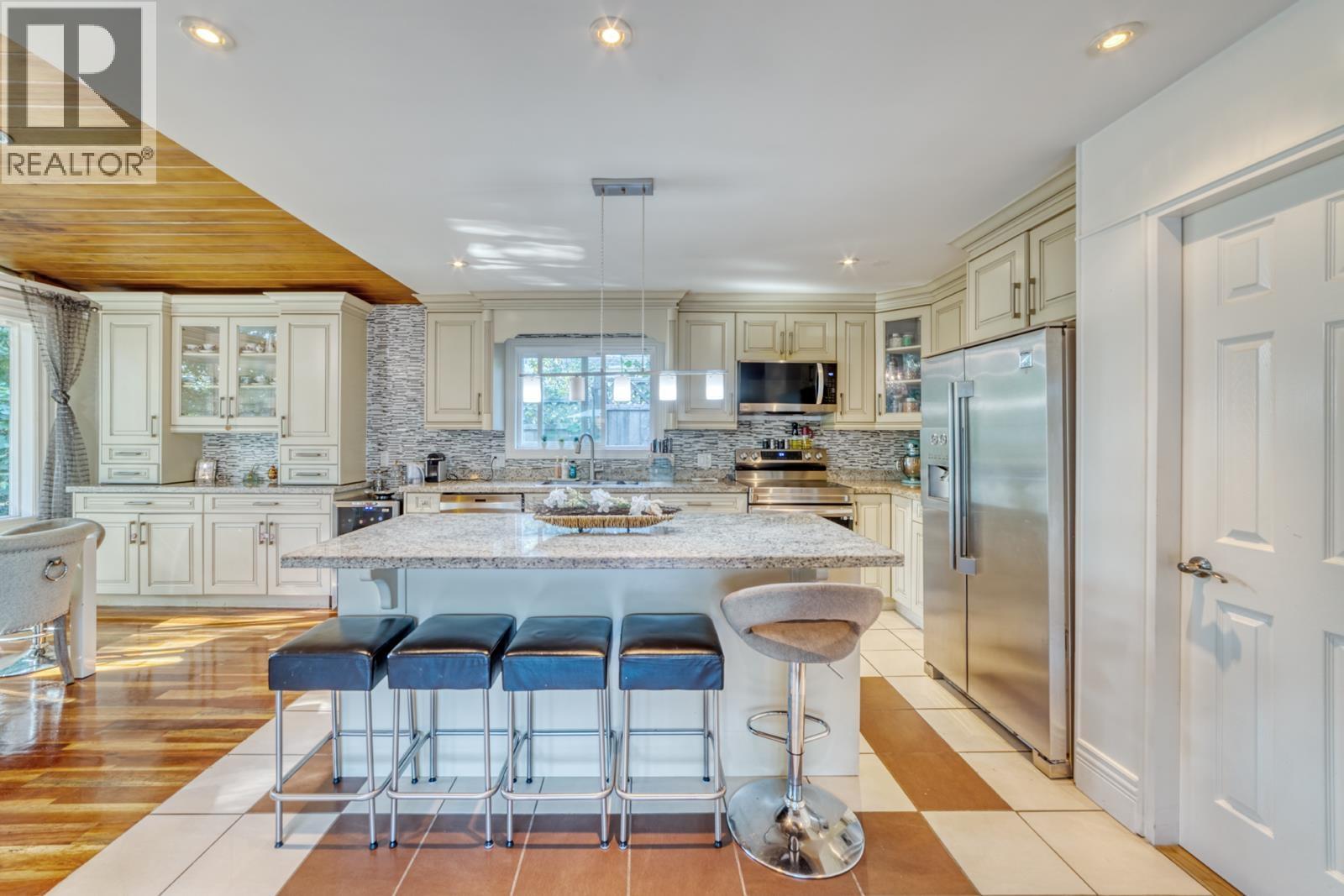 990 Kinsac Street, Coquitlam, British Columbia  V3J 4V1 - Photo 4 - R3095340