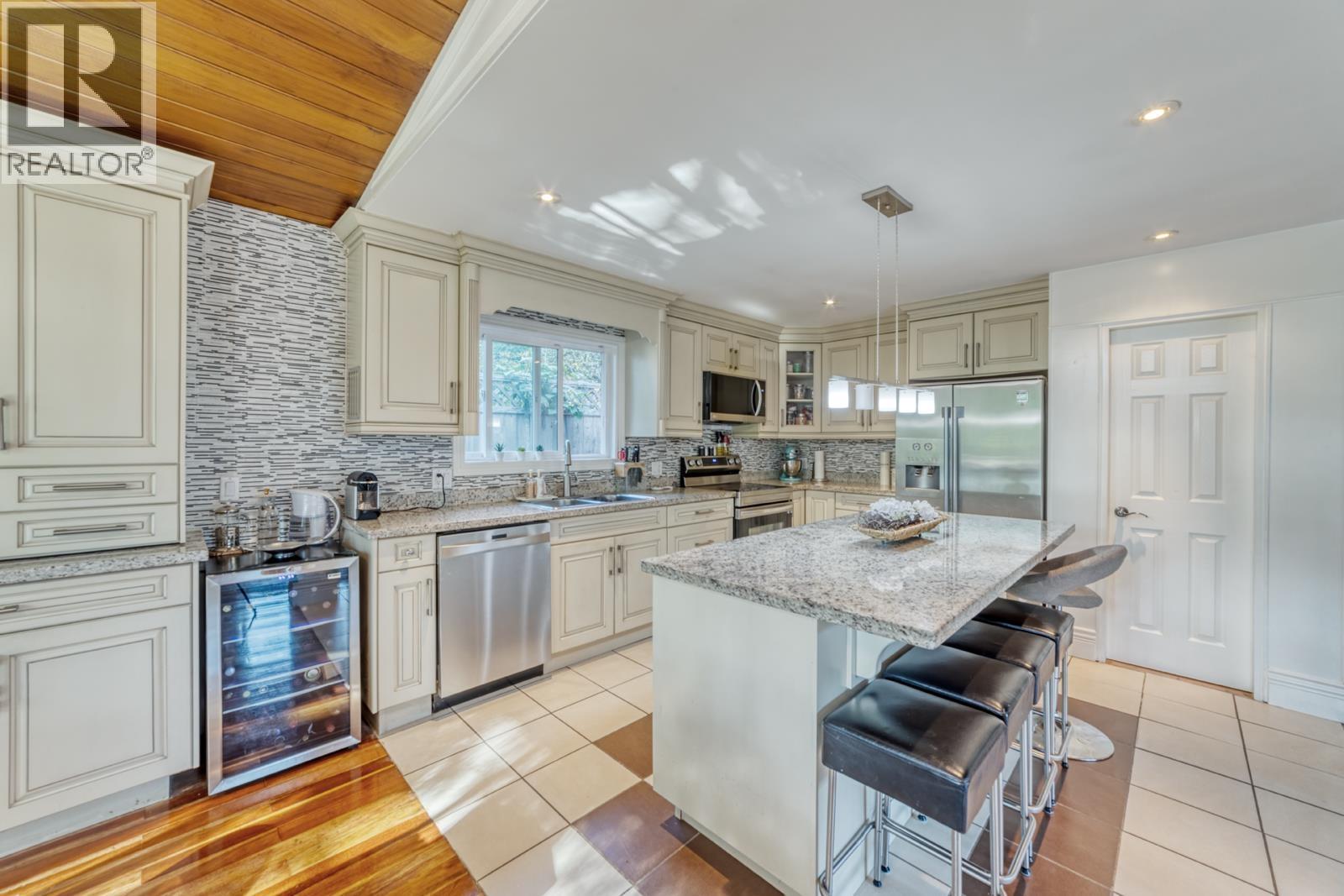 990 Kinsac Street, Coquitlam, British Columbia  V3J 4V1 - Photo 6 - R3095340