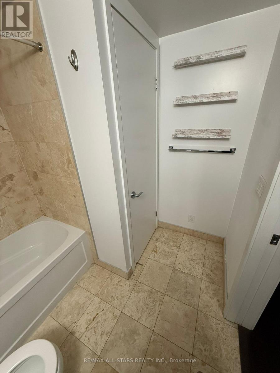 609 - 14 York Street, Toronto, Ontario  M5J 0B1 - Photo 7 - C12840078