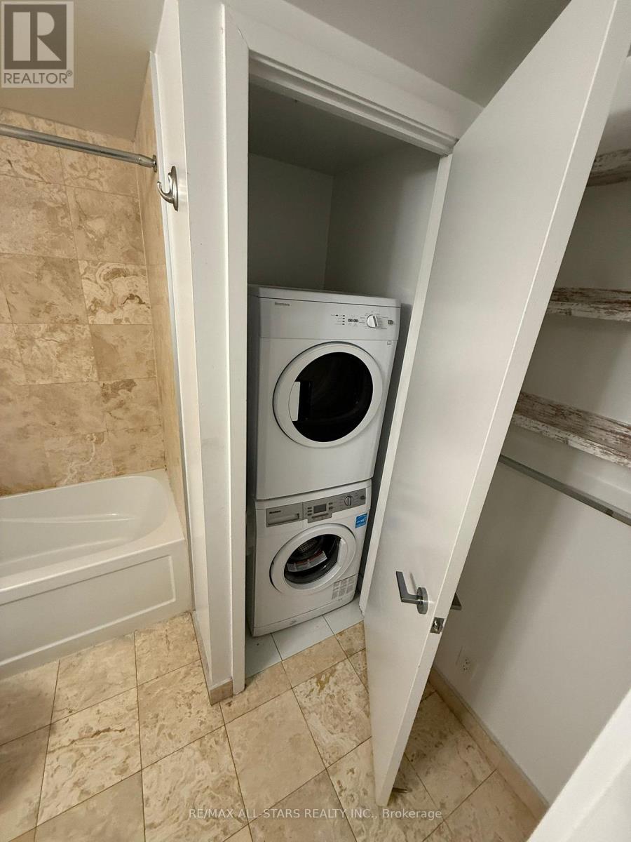 609 - 14 York Street, Toronto, Ontario  M5J 0B1 - Photo 8 - C12840078