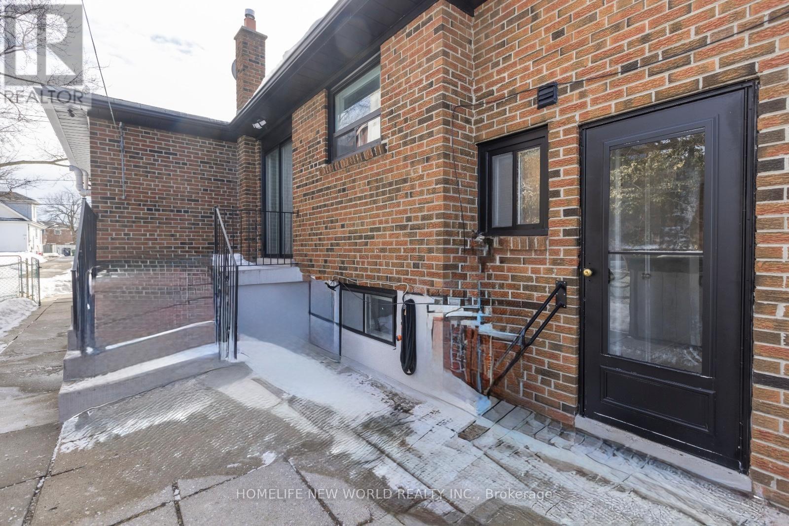 Part Of Main/ground Floor - 96 Ernest Avenue, Toronto, Ontario  M2J 3T6 - Photo 2 - C12840096
