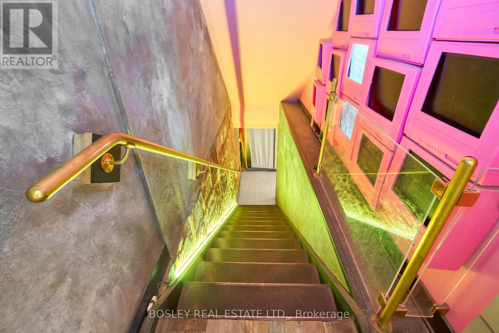 Entire Main Floor - 1184 Queen Street W, Toronto, Ontario  M6J 1J5 - Photo 18 - C12840156