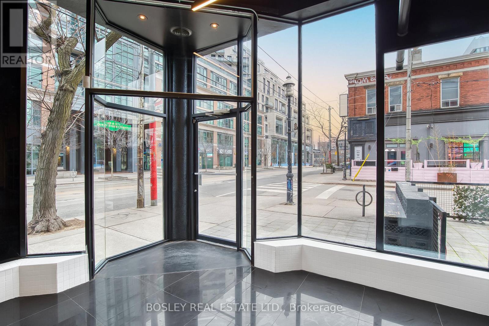 Entire Main Floor - 1184 Queen Street W, Toronto, Ontario  M6J 1J5 - Photo 6 - C12840156