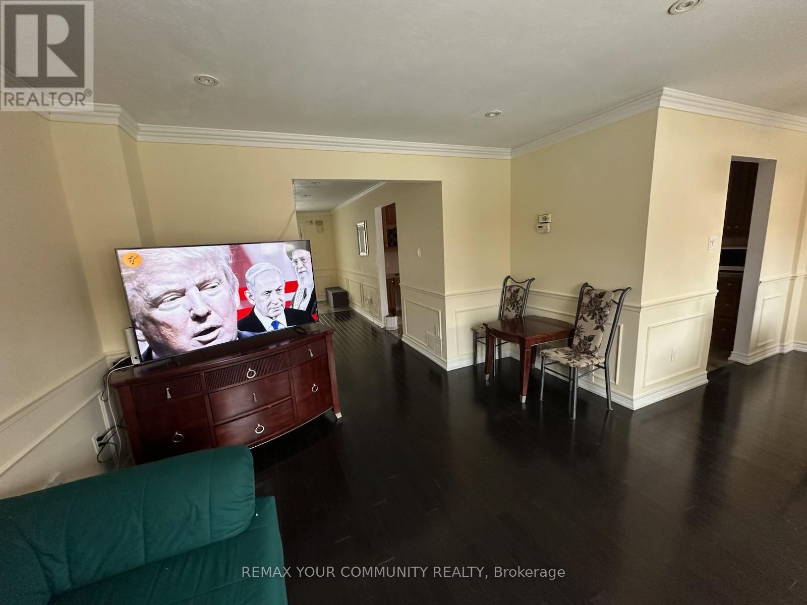 27 Pugsley Avenue, Richmond Hill (Crosby), Ontario  L4C 8V2 - Photo 8 - N12721962