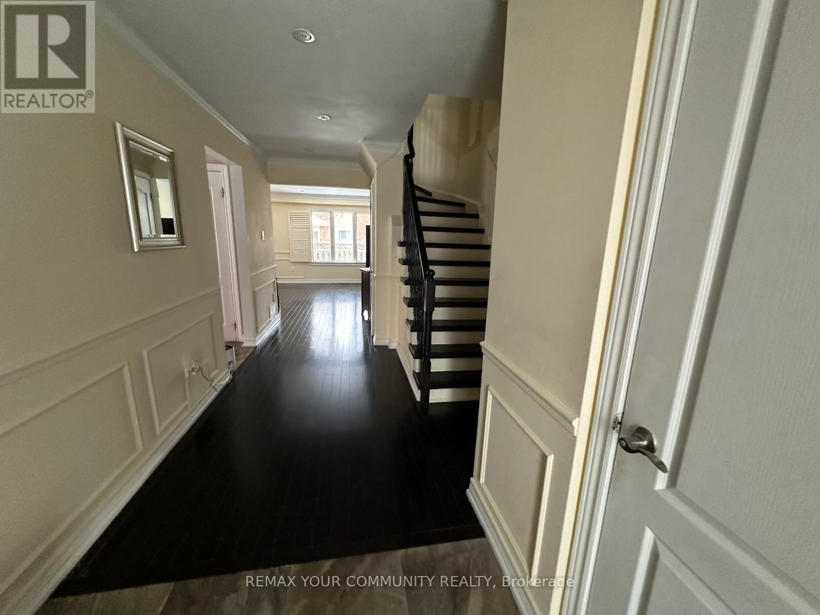 27 Pugsley Avenue, Richmond Hill (Crosby), Ontario  L4C 8V2 - Photo 10 - N12721962