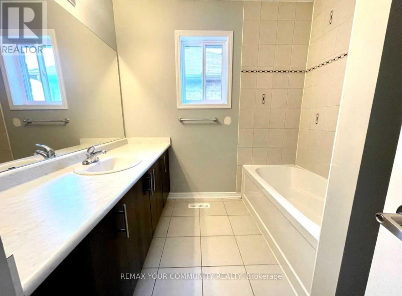 1385 Hunter (Main Flr) Street, Innisfil, Ontario  L9S 4B7 - Photo 10 - N12840098