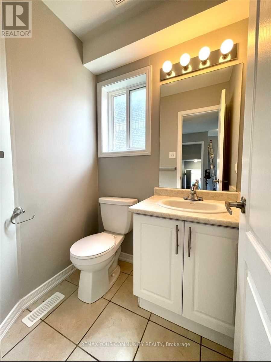 1385 Hunter (Main Flr) Street, Innisfil, Ontario  L9S 4B7 - Photo 11 - N12840098