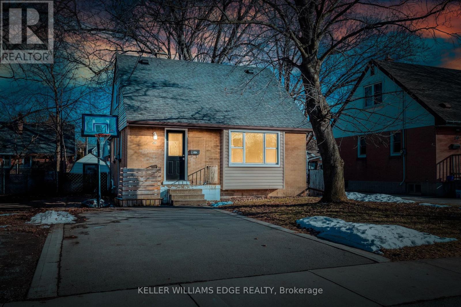 36 Blair Avenue, Hamilton, Ontario  L8H 6E7 - Photo 2 - X12834716