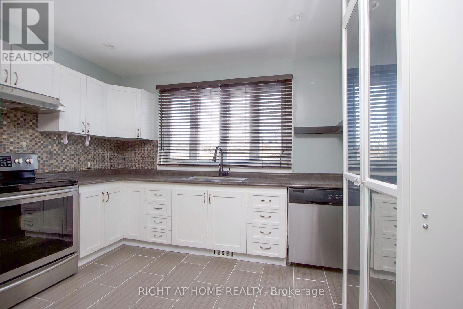 Main Floor - 94 Emperor Street, Ajax, Ontario  L1S 1N2 - Photo 4 - E12827372