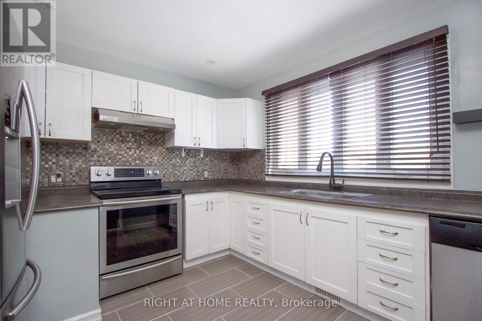 Main Floor - 94 Emperor Street, Ajax, Ontario  L1S 1N2 - Photo 5 - E12827372