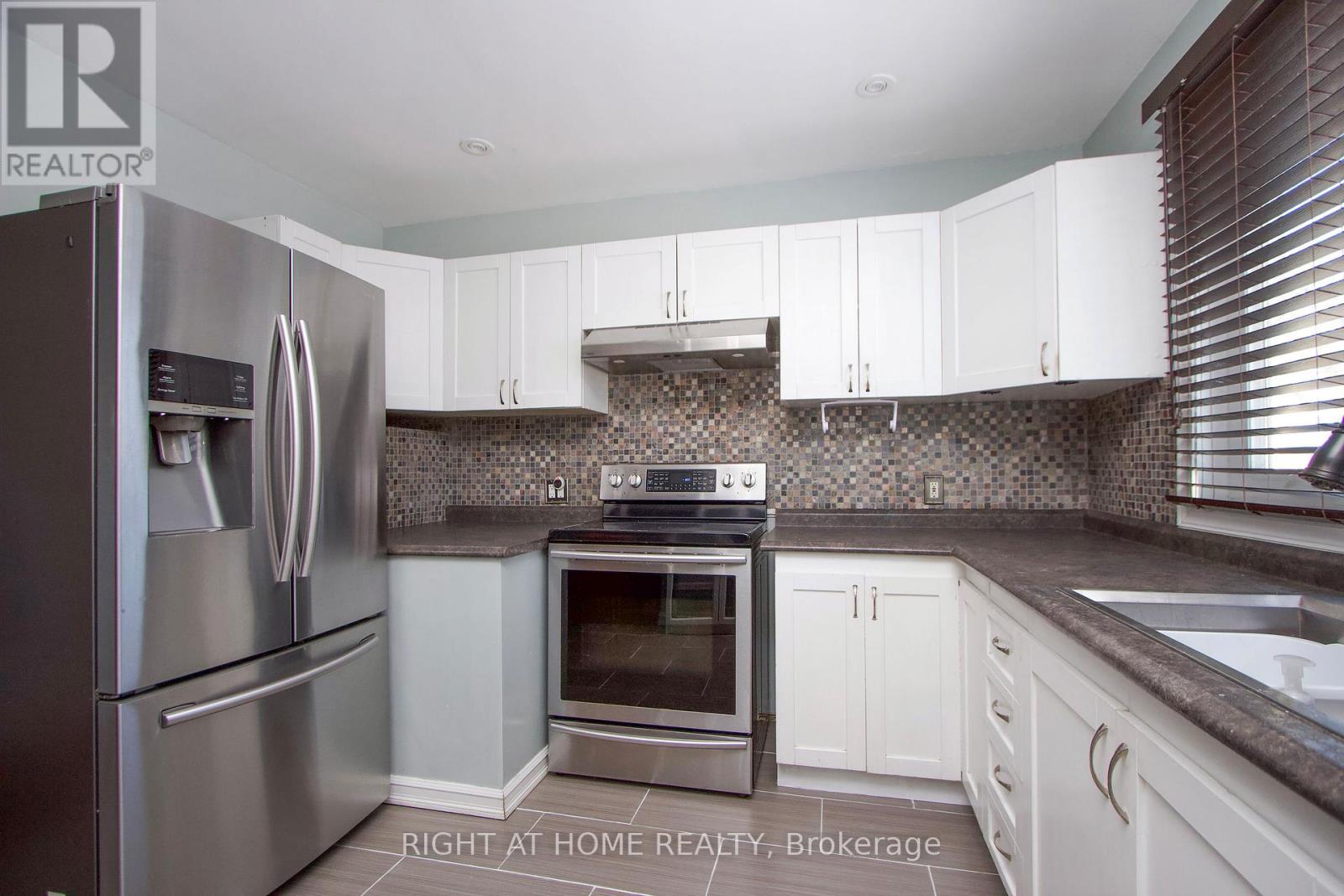 Main Floor - 94 Emperor Street, Ajax, Ontario  L1S 1N2 - Photo 7 - E12827372