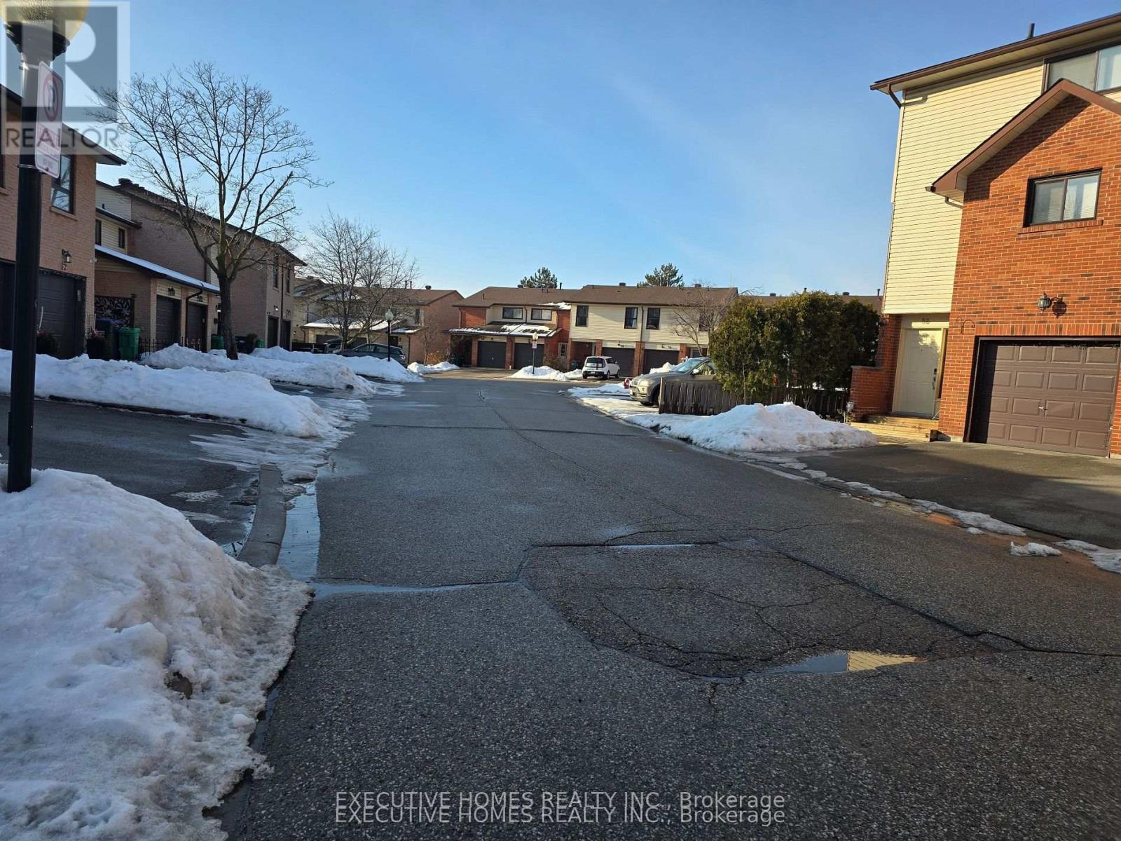 60 - 61 Collins Crescent, Brampton, Ontario  L6V 3N1 - Photo 5 - W12840018