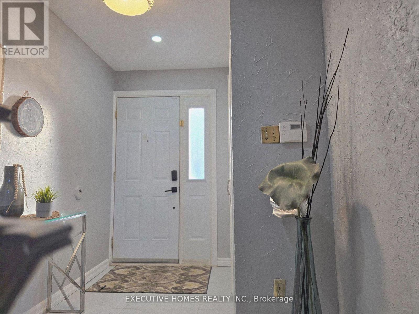 60 - 61 Collins Crescent, Brampton, Ontario  L6V 3N1 - Photo 6 - W12840018