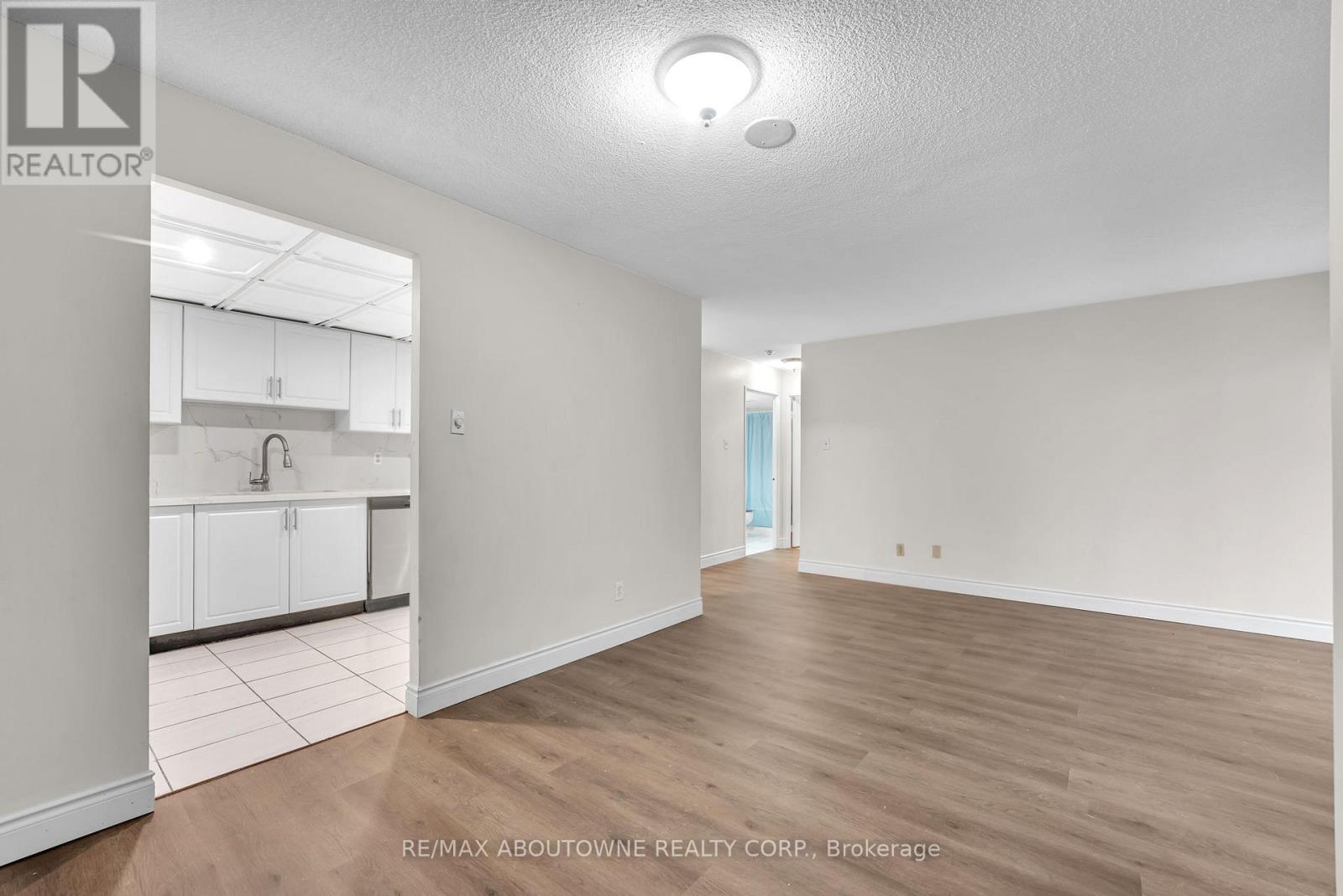 905 - 115 Hillcrest Avenue, Mississauga, Ontario  L5B 3Y9 - Photo 11 - W12840080