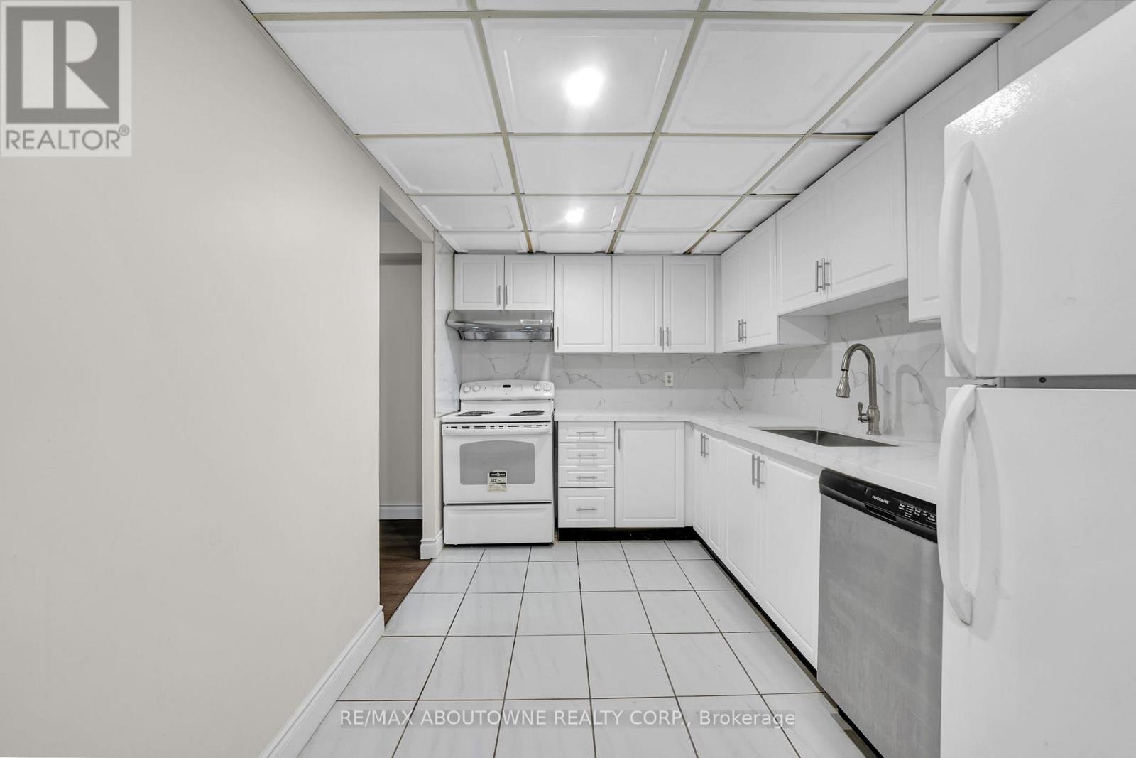 905 - 115 Hillcrest Avenue, Mississauga, Ontario  L5B 3Y9 - Photo 22 - W12840080