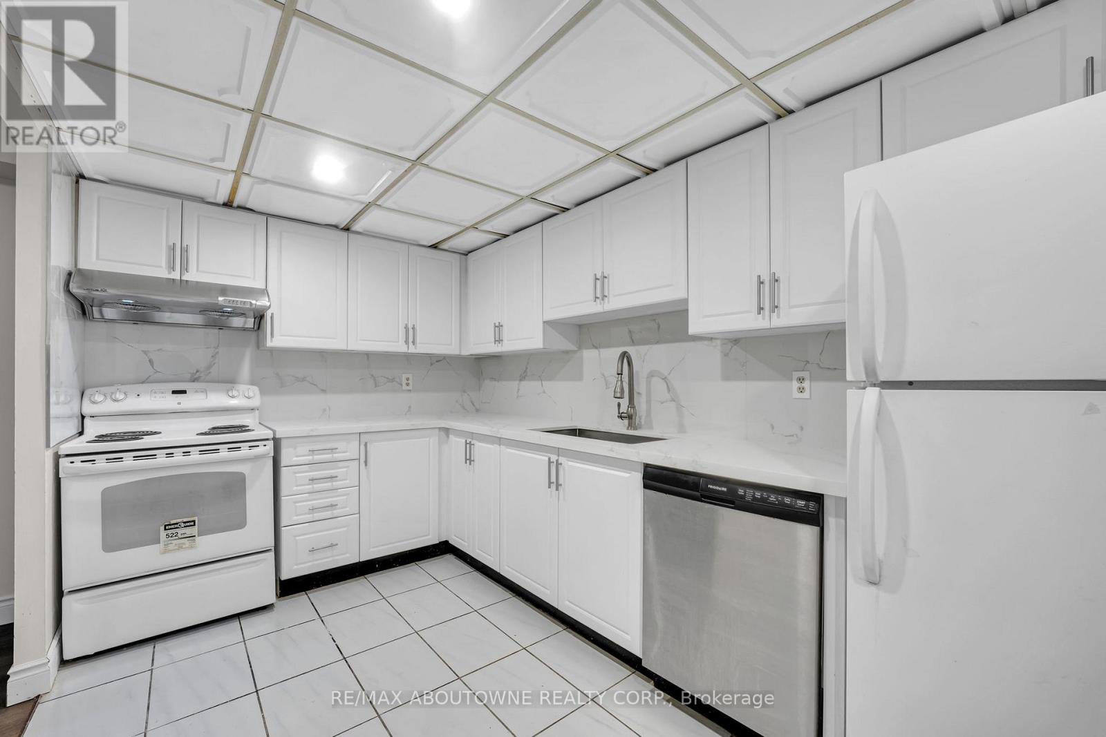 905 - 115 Hillcrest Avenue, Mississauga, Ontario  L5B 3Y9 - Photo 23 - W12840080