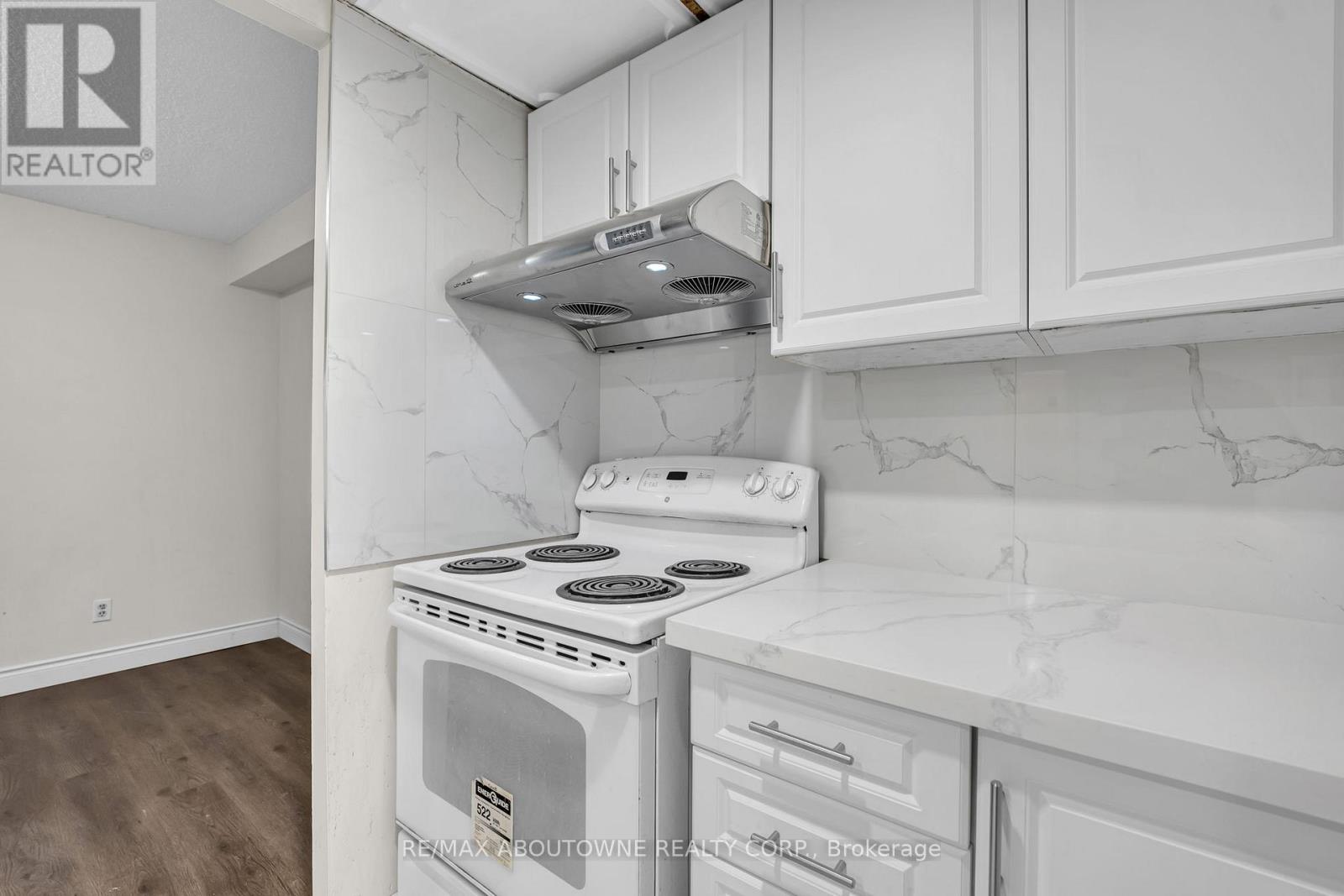 905 - 115 Hillcrest Avenue, Mississauga, Ontario  L5B 3Y9 - Photo 24 - W12840080