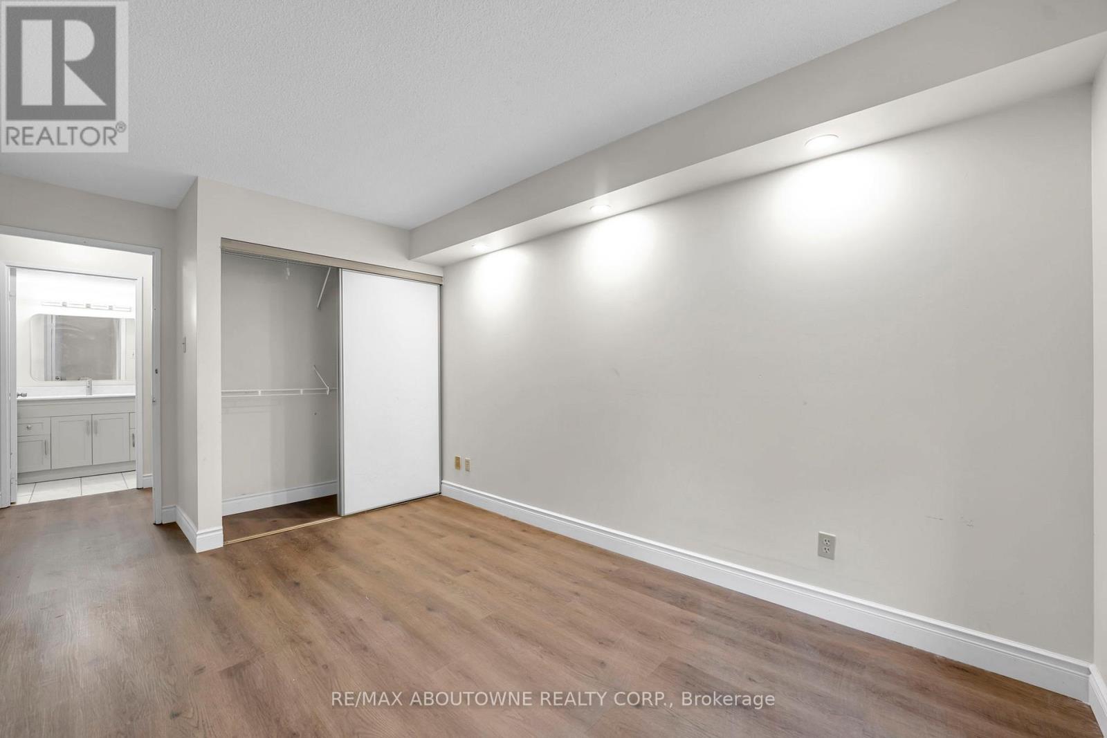 905 - 115 Hillcrest Avenue, Mississauga, Ontario  L5B 3Y9 - Photo 28 - W12840080