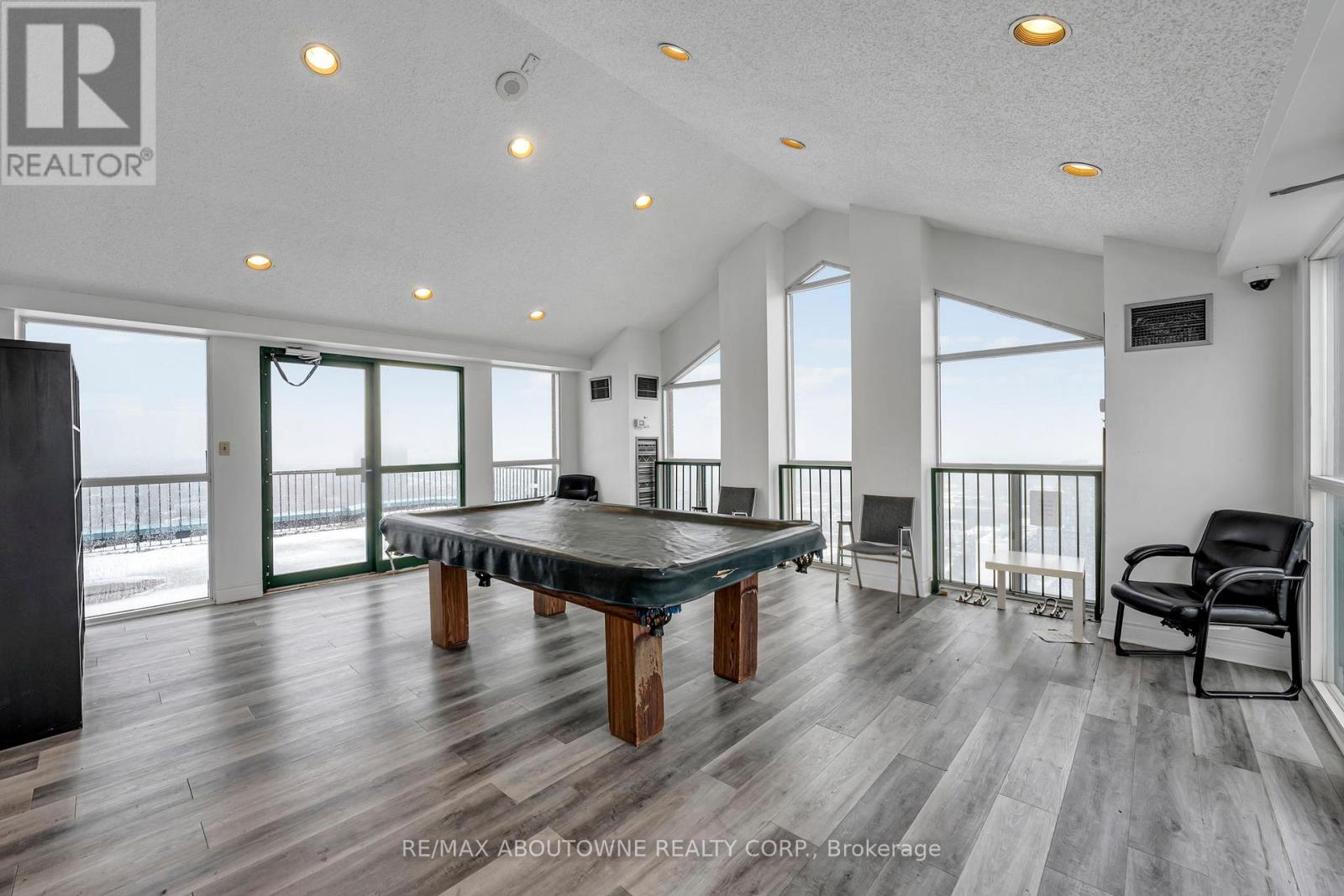 905 - 115 Hillcrest Avenue, Mississauga, Ontario  L5B 3Y9 - Photo 3 - W12840080