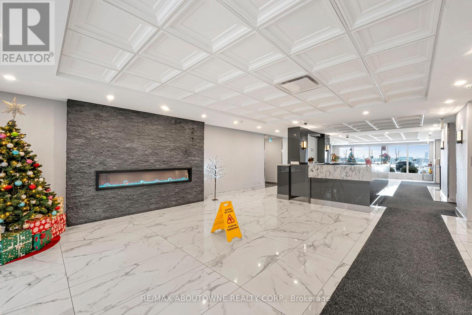 905 - 115 Hillcrest Avenue, Mississauga, Ontario  L5B 3Y9 - Photo 4 - W12840080