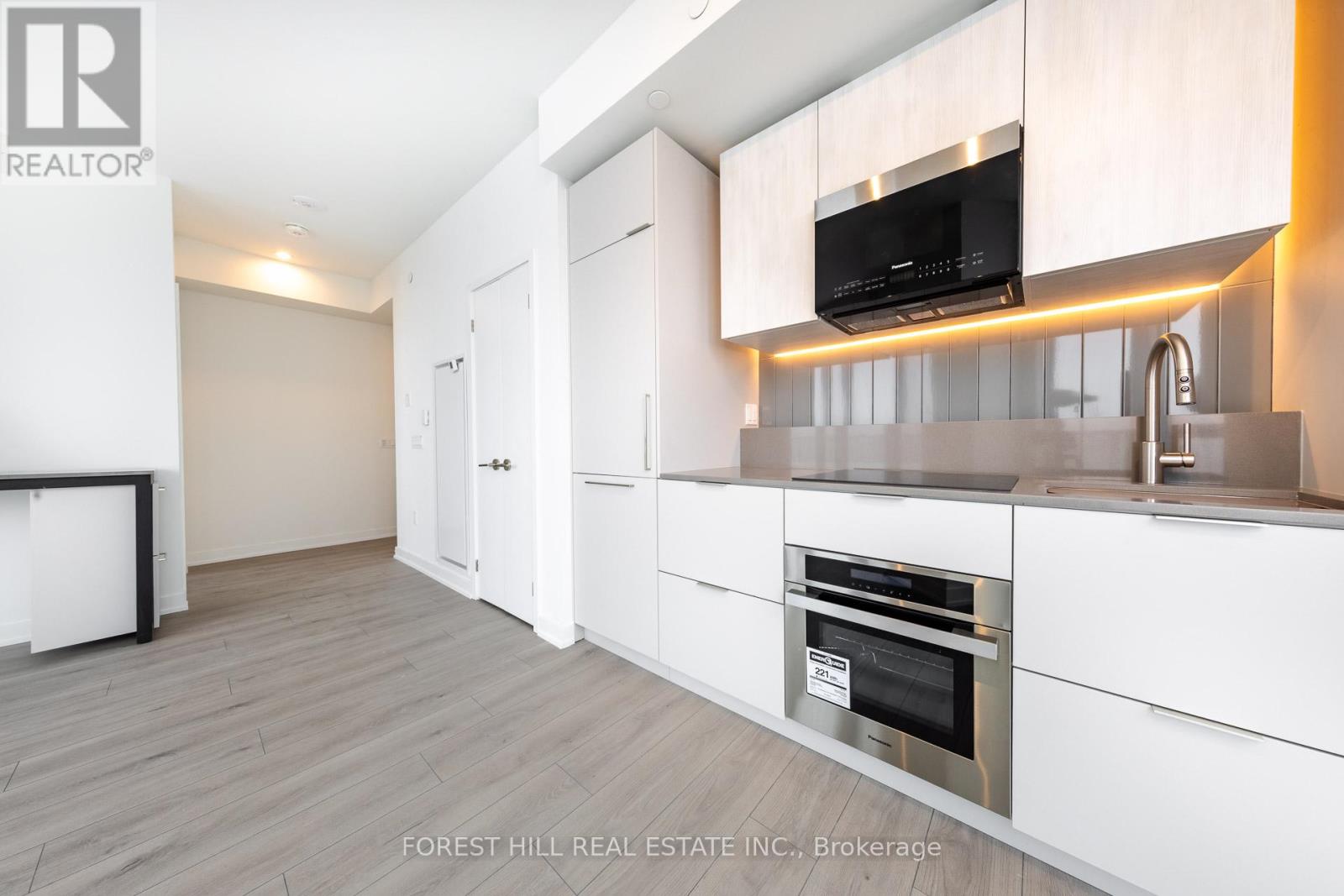 1804 - 1 Fairview Road E, Mississauga, Ontario  L5A 4C6 - Photo 13 - W12840082