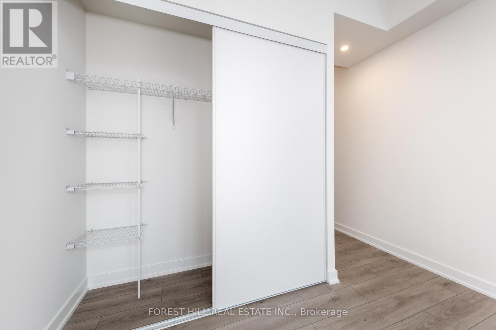 1804 - 1 Fairview Road E, Mississauga, Ontario  L5A 4C6 - Photo 19 - W12840082