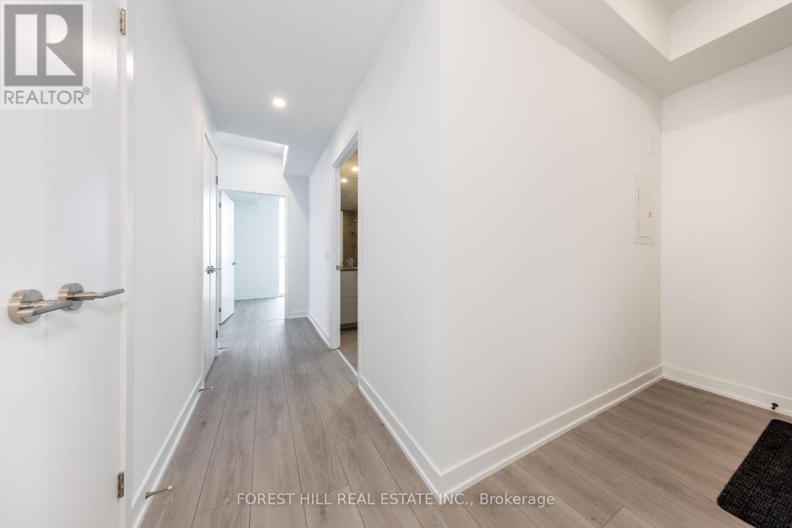 1804 - 1 Fairview Road E, Mississauga, Ontario  L5A 4C6 - Photo 7 - W12840082