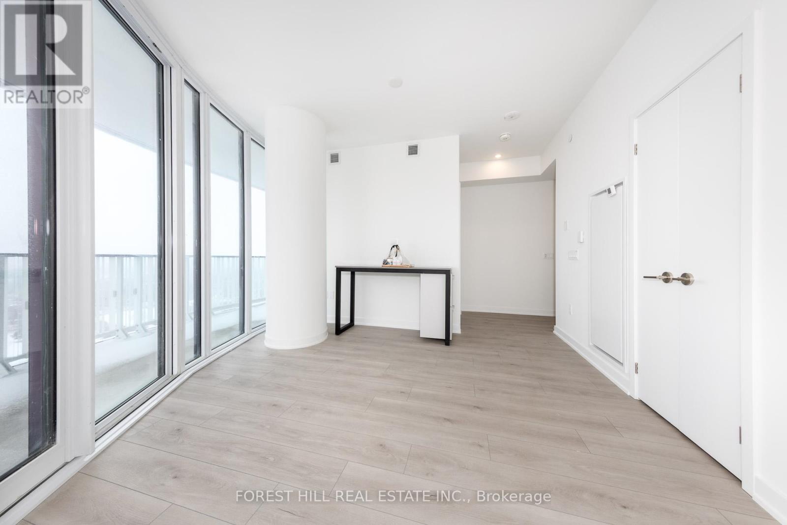 1804 - 1 Fairview Road E, Mississauga, Ontario  L5A 4C6 - Photo 8 - W12840082