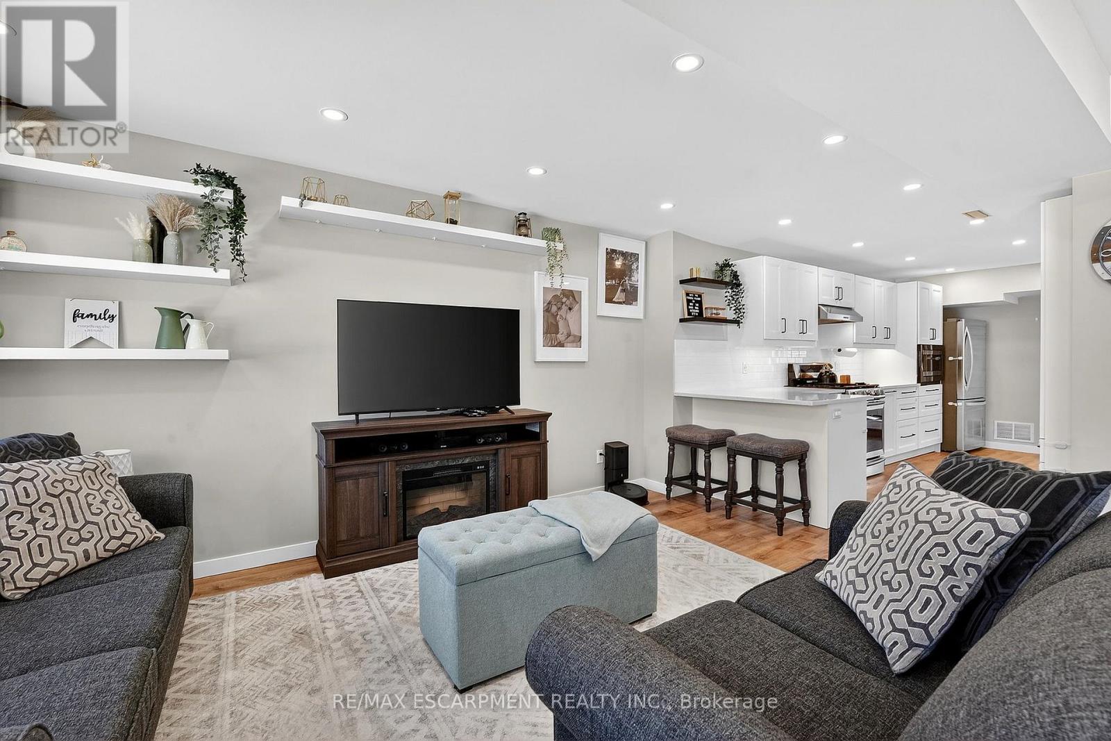 162 Dufferin Street, West Lincoln, Ontario  L0R 2A0 - Photo 3 - X12840024