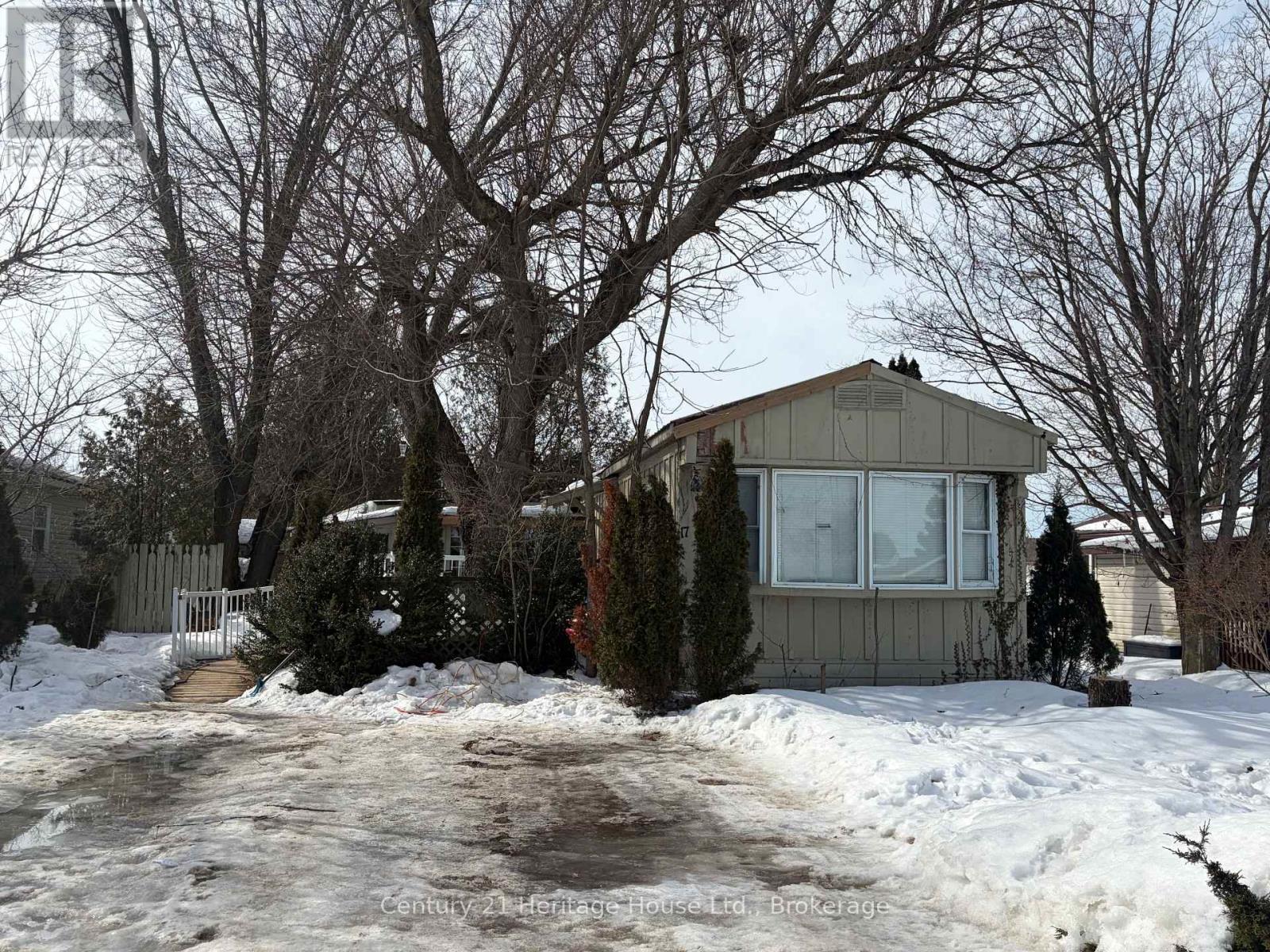 Unit 17  -302694 Douglas Street W, West Grey, Ontario  N0G 1R0 - Photo 2 - X12797560