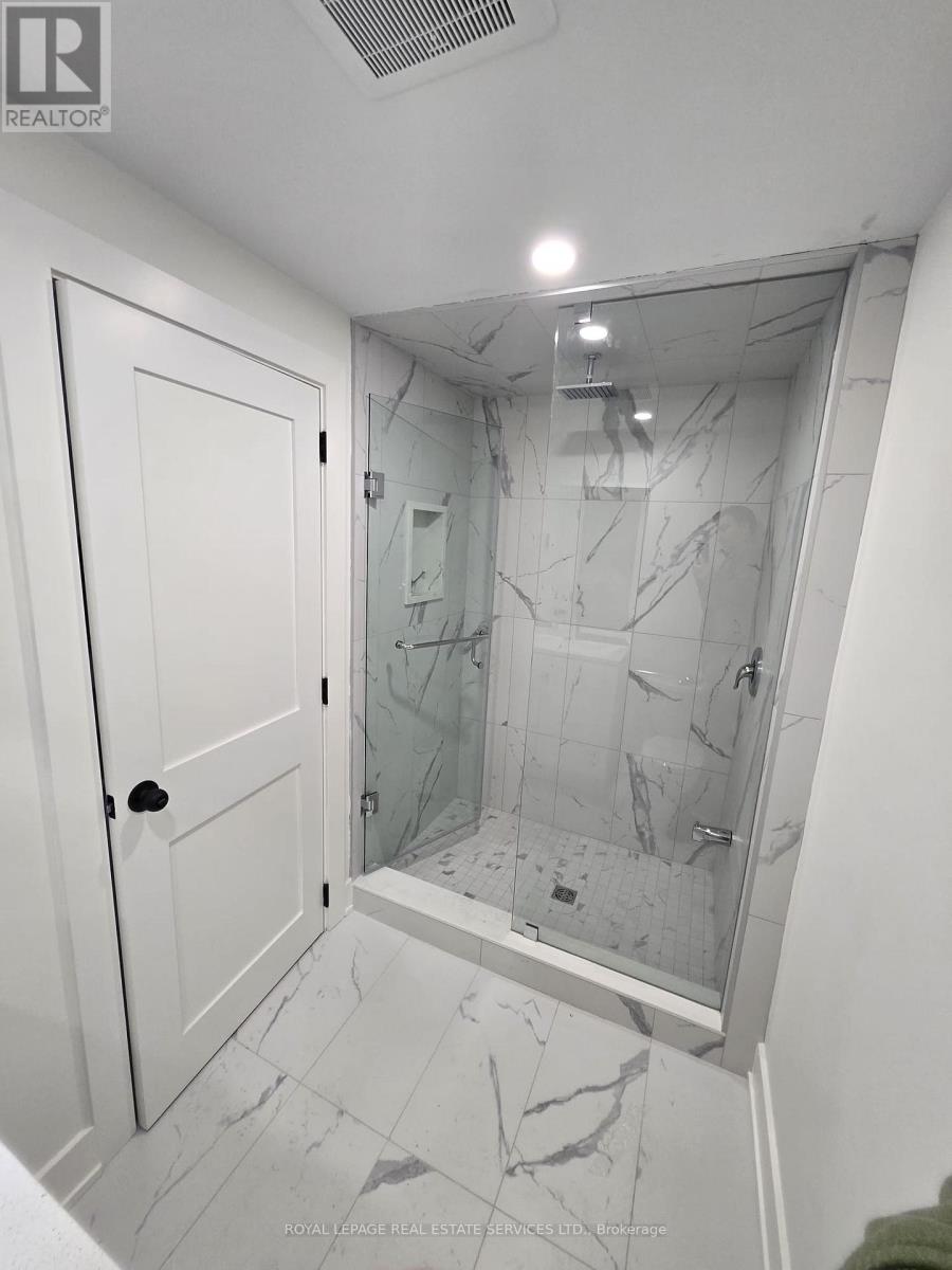 1 - 52 Peter Street, Mississauga, Ontario  L5H 2G8 - Photo 5 - W12812968