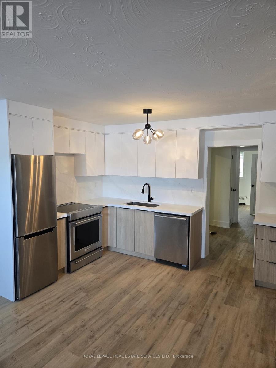 1 - 52 Peter Street, Mississauga, Ontario  L5H 2G8 - Photo 2 - W12812968