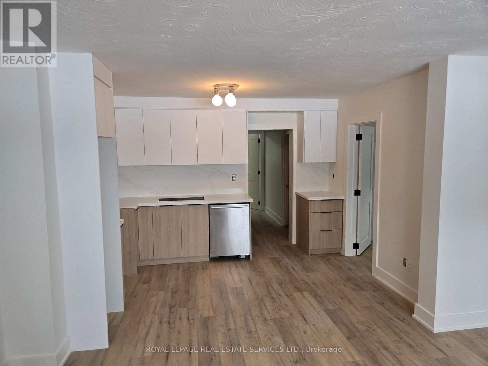 1 - 52 Peter Street, Mississauga, Ontario  L5H 2G8 - Photo 3 - W12812968