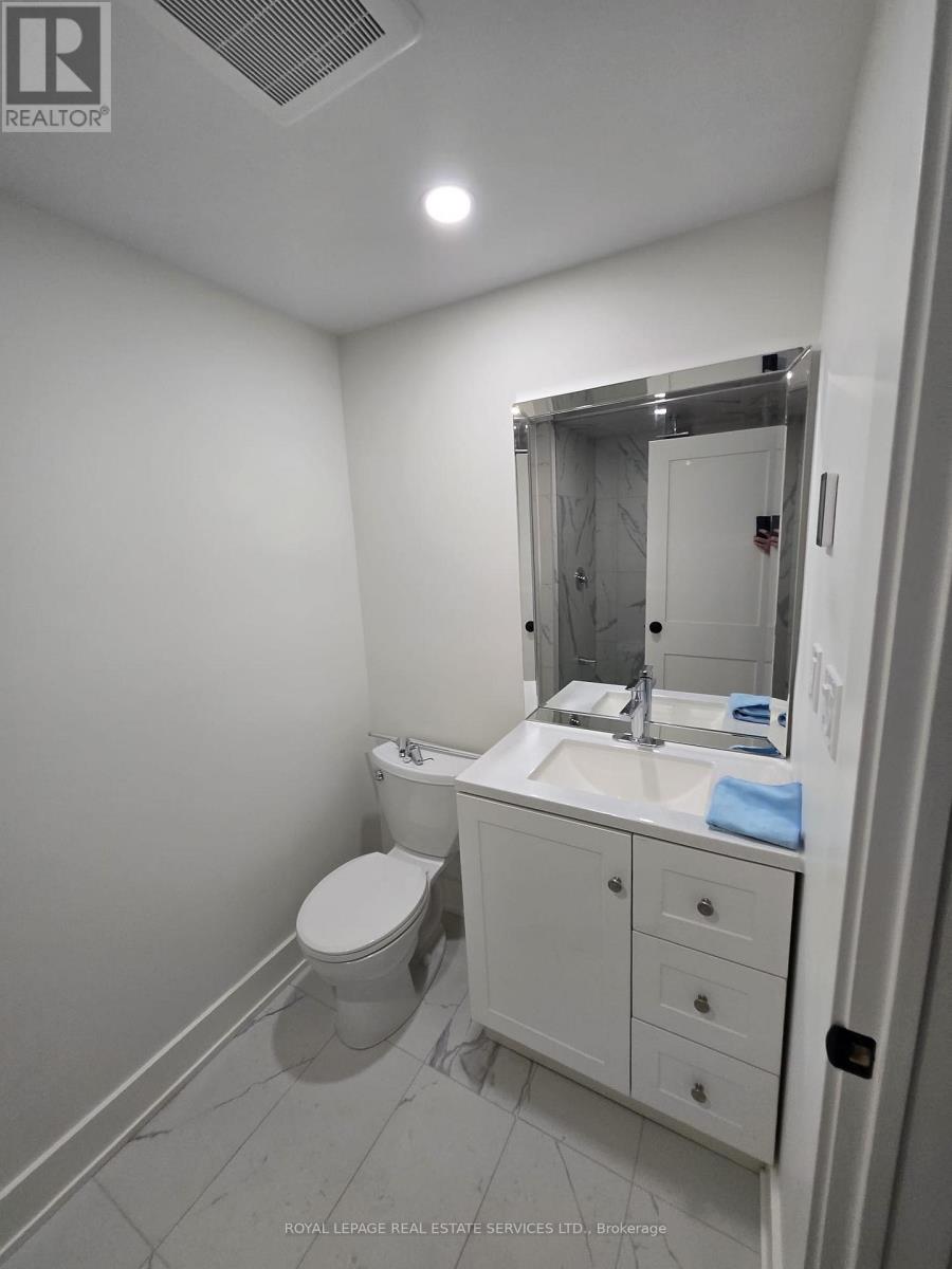 1 - 52 Peter Street, Mississauga, Ontario  L5H 2G8 - Photo 4 - W12812968