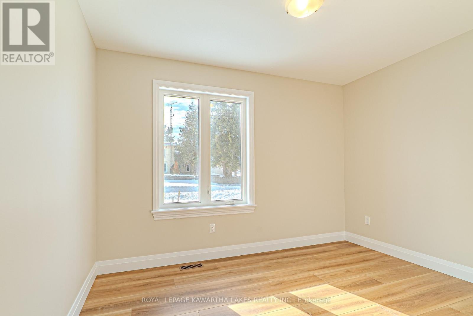 10 Patrick Street, Kawartha Lakes, Ontario  K0M 2B0 - Photo 21 - X12840210