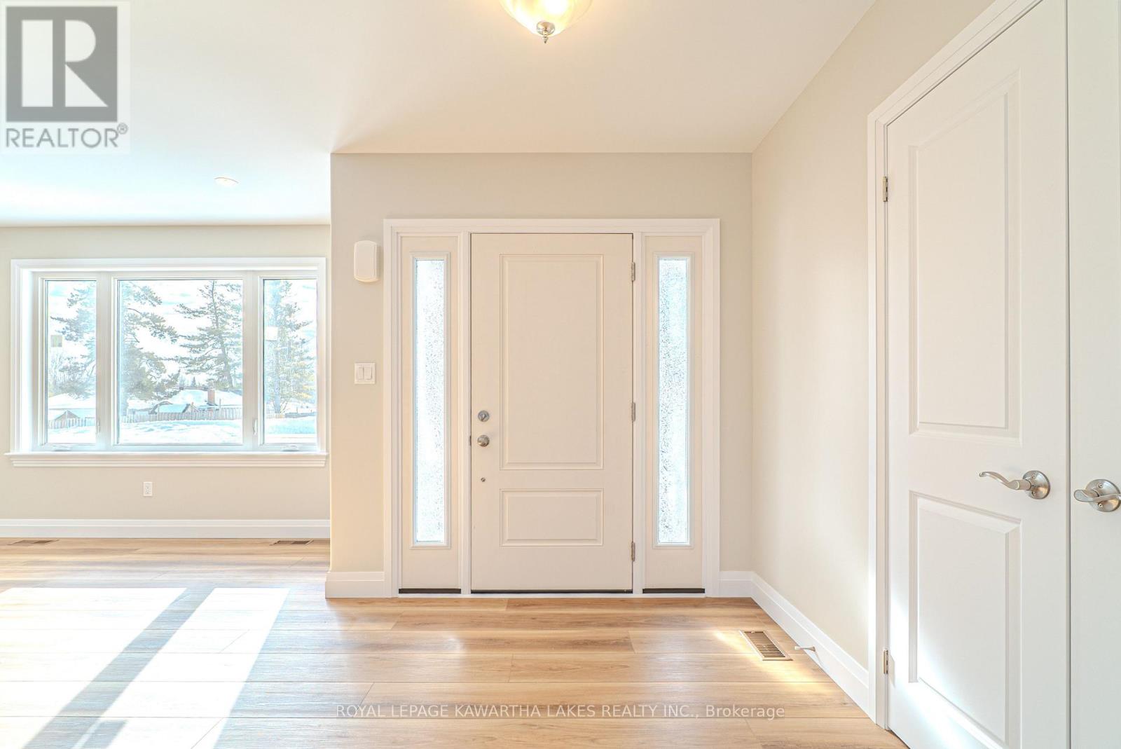 10 Patrick Street, Kawartha Lakes, Ontario  K0M 2B0 - Photo 8 - X12840210