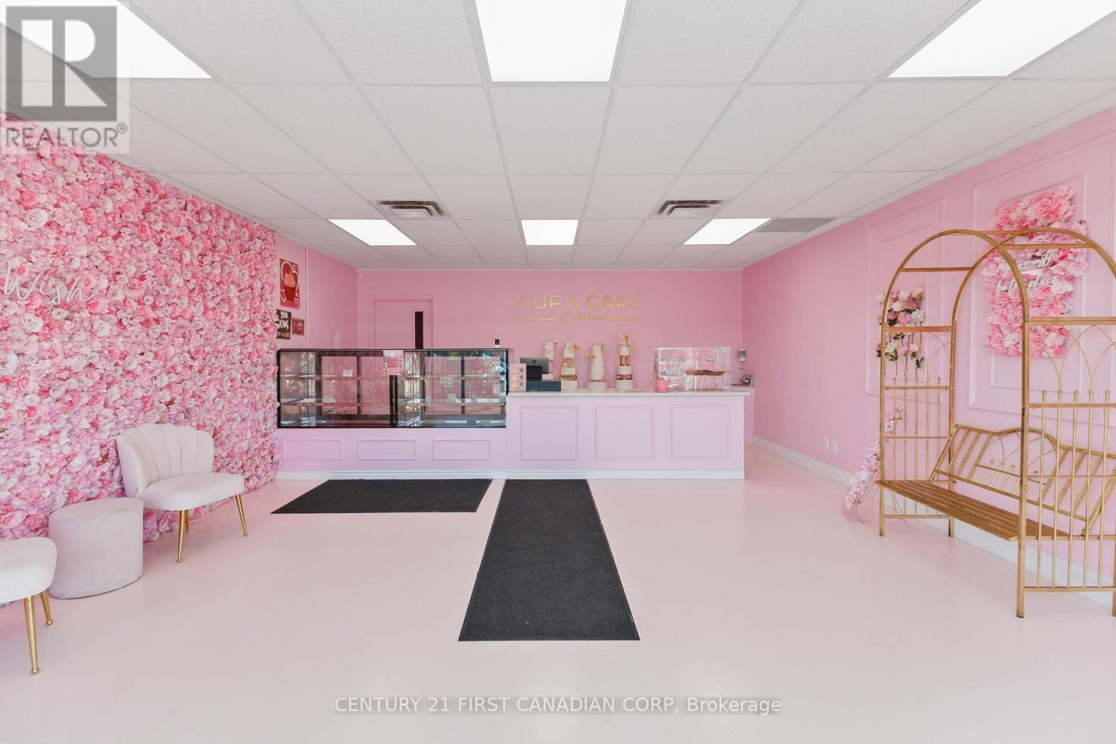 122 - 920 Commissioners Road, London South, Ontario  N5Z 3J1 - Photo 2 - X12840272