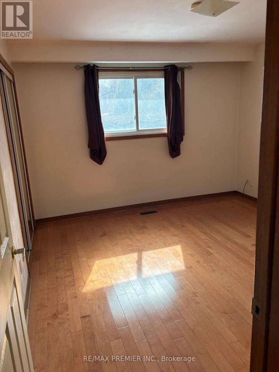 37 Irwin Road S, Toronto, Ontario  M9W 2P6 - Photo 4 - W12524294